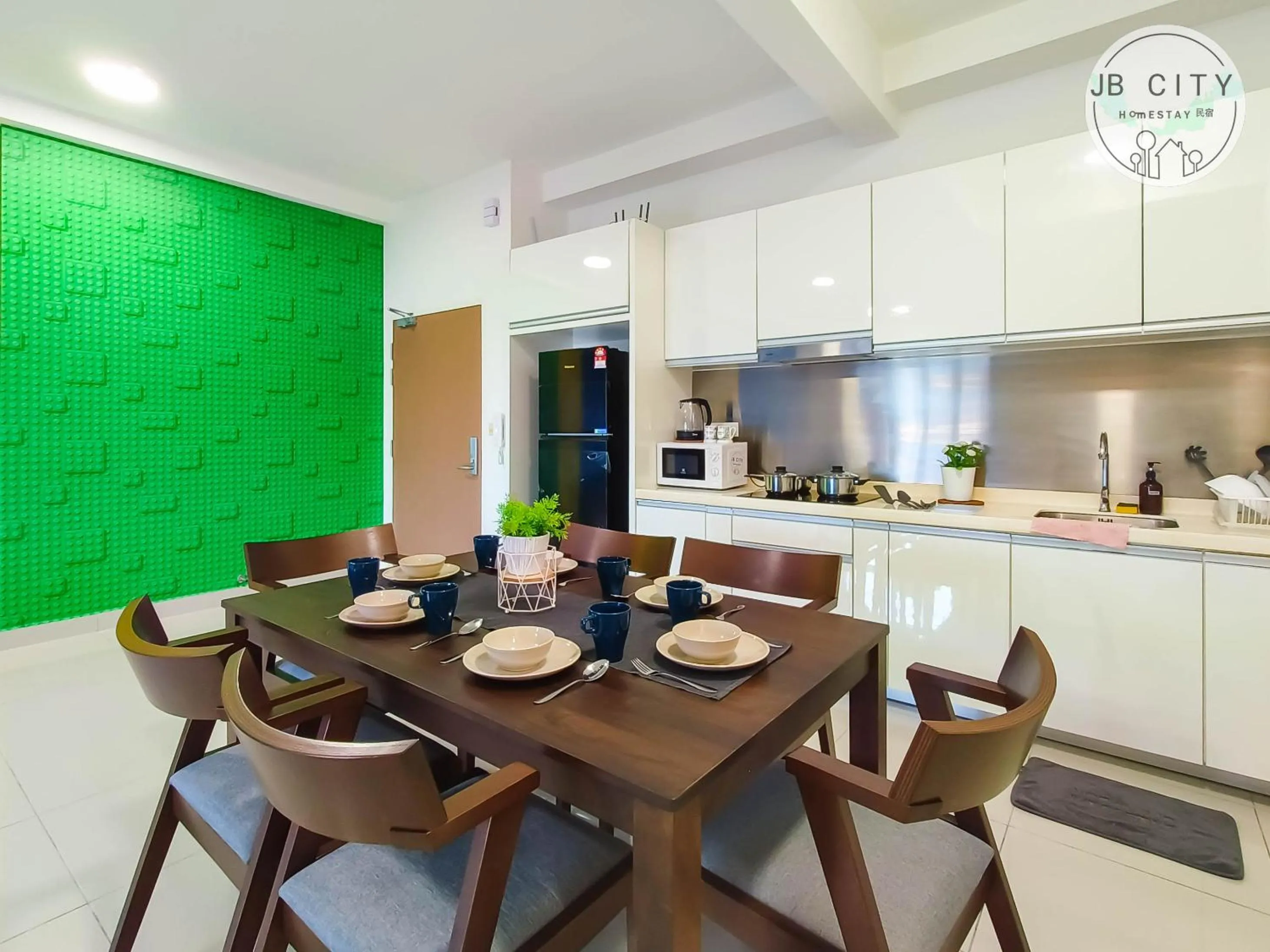 Kitchen or kitchenette in Pangsapuri Meridian by RR JBcity