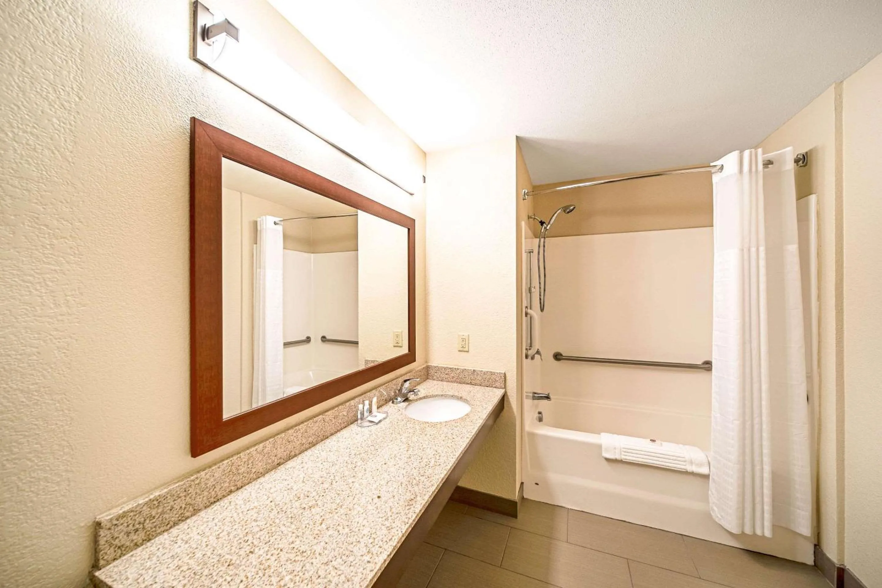 Bedroom in Comfort Inn & Suites Independence