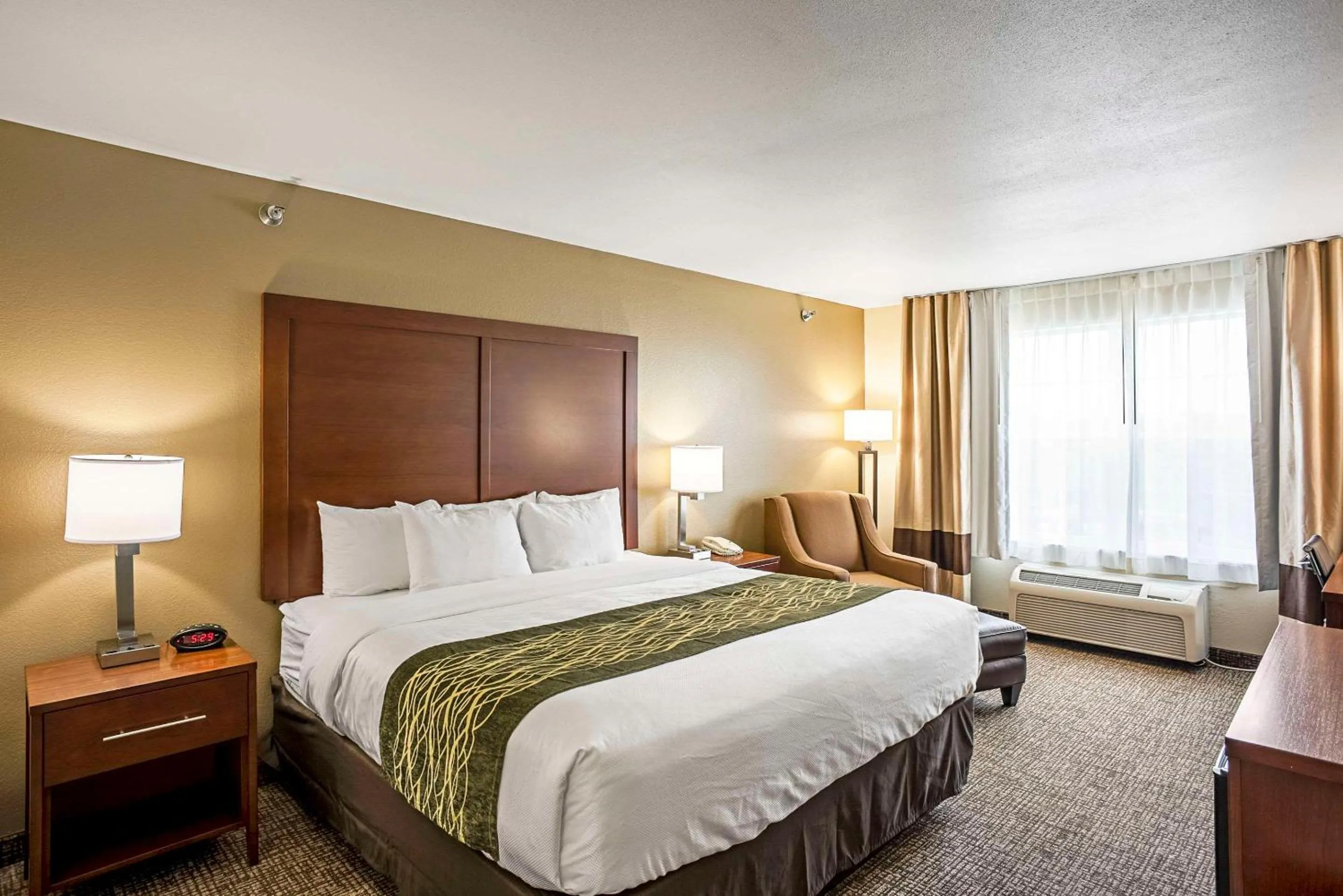 Bedroom, Bed in Comfort Inn & Suites Independence