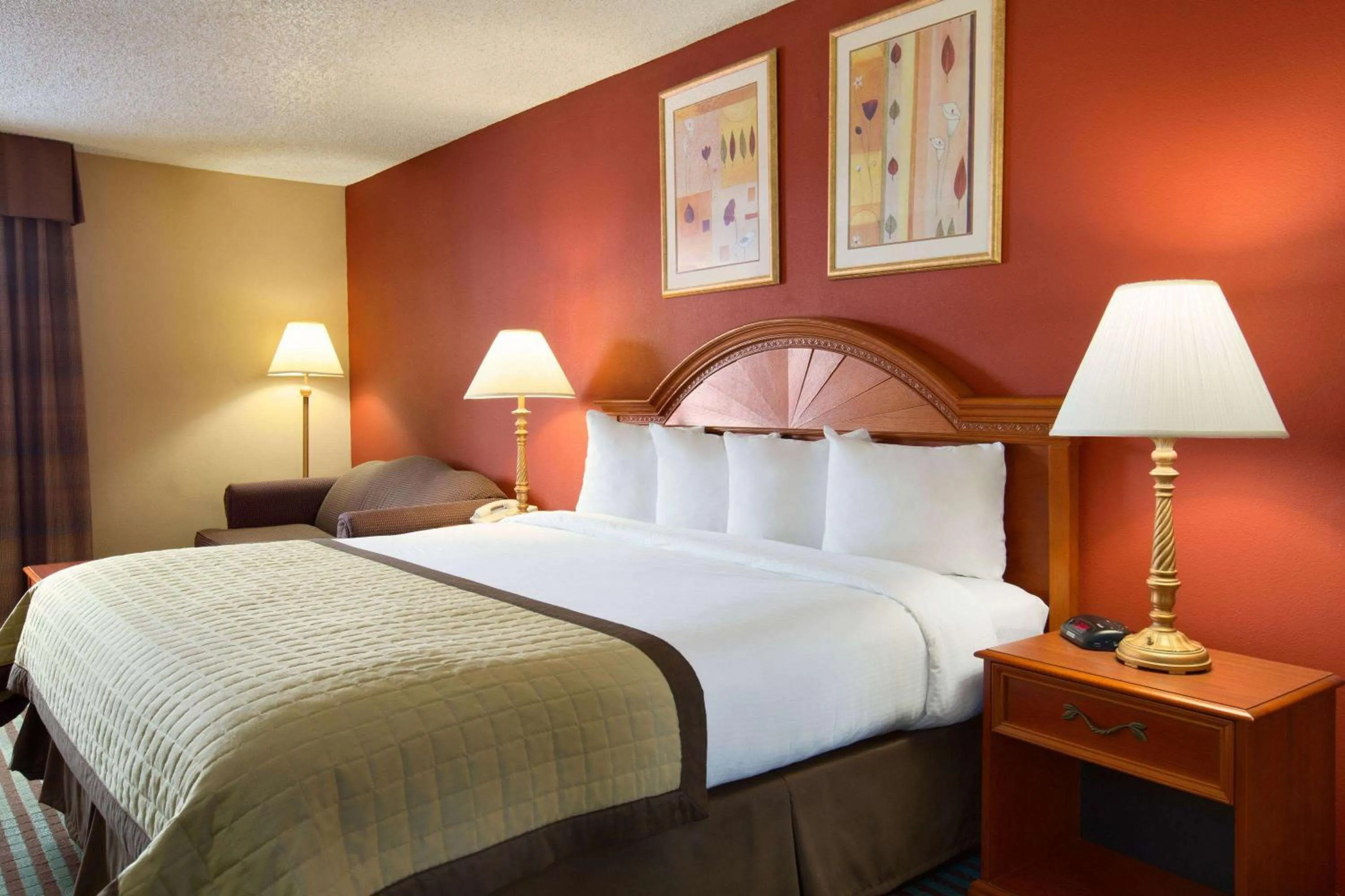 Photo of the whole room, Bed in Baymont by Wyndham Oklahoma City Airport