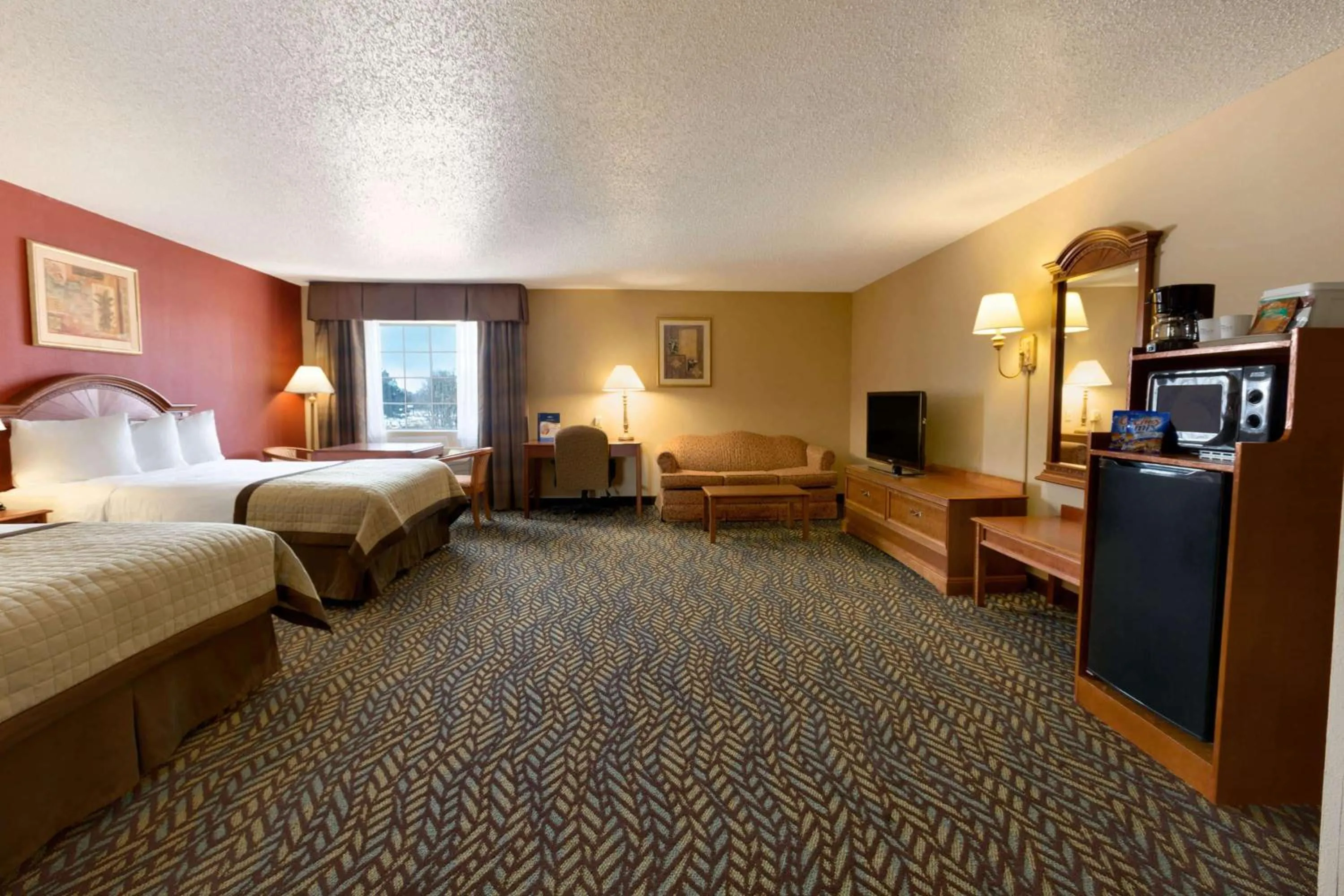 Photo of the whole room, Bed in Baymont by Wyndham Oklahoma City Airport