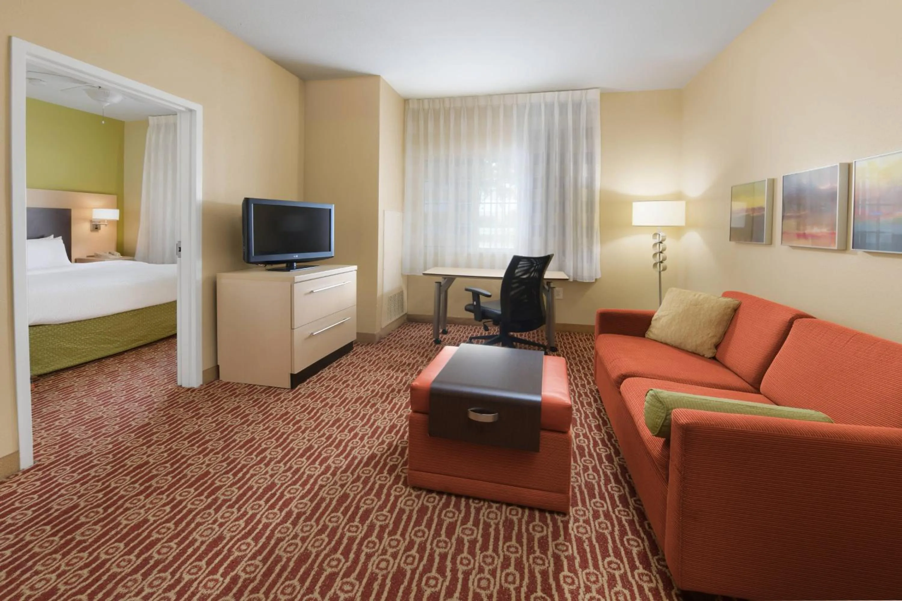 Living room, Bed in TownePlace Suites by Marriott Lake Jackson Clute