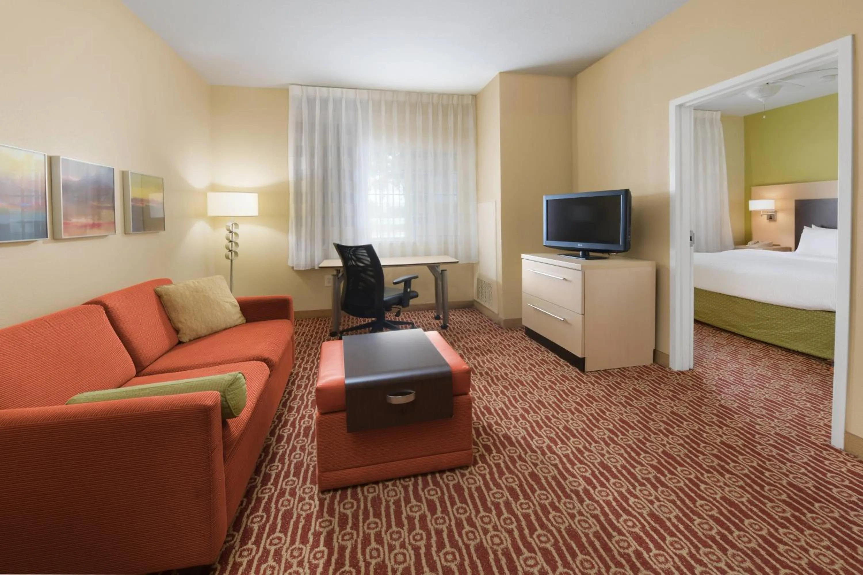 Living room, Bed in TownePlace Suites by Marriott Lake Jackson Clute