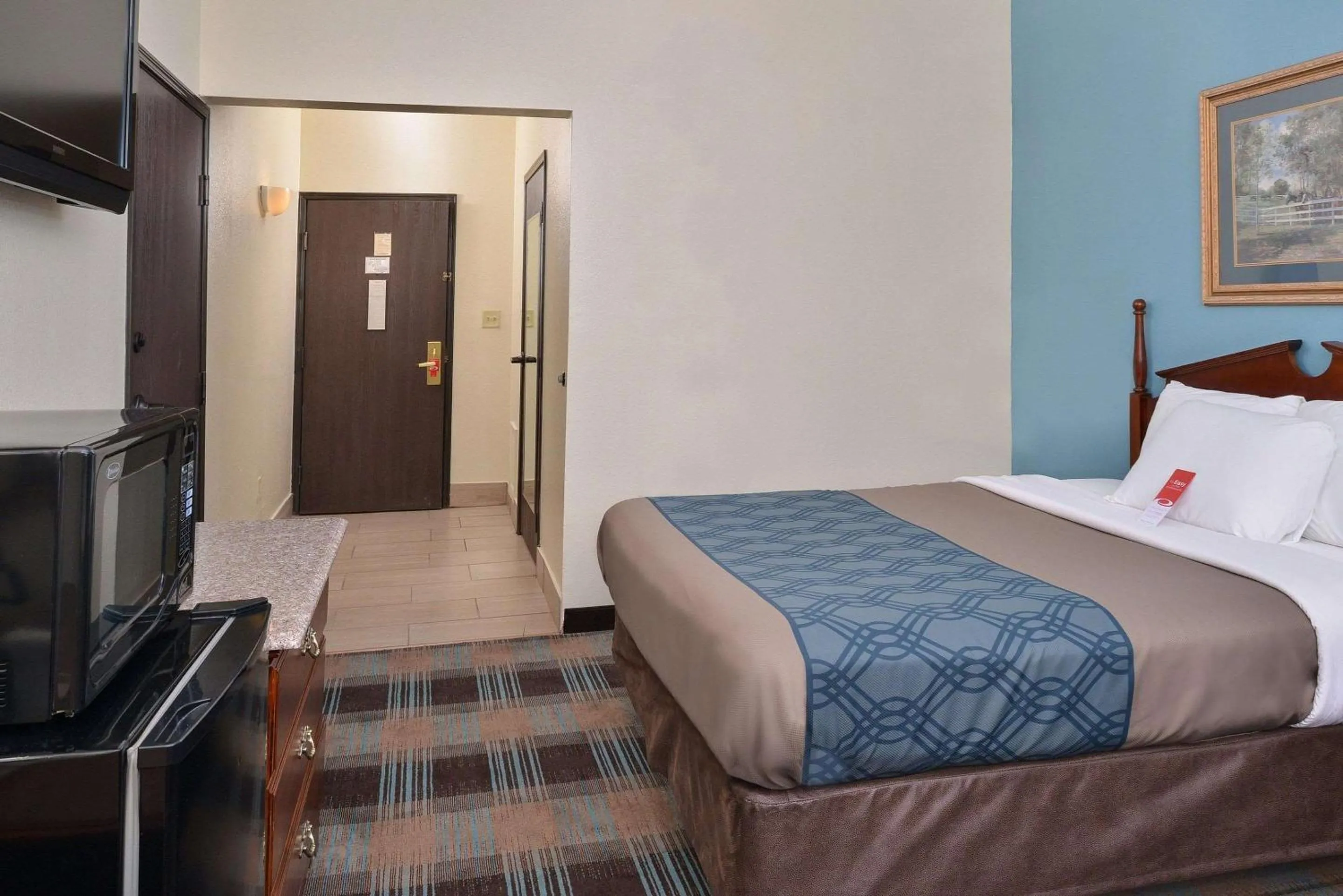 Photo of the whole room, Bed in Econo Lodge Inn & Suites Shelbyville