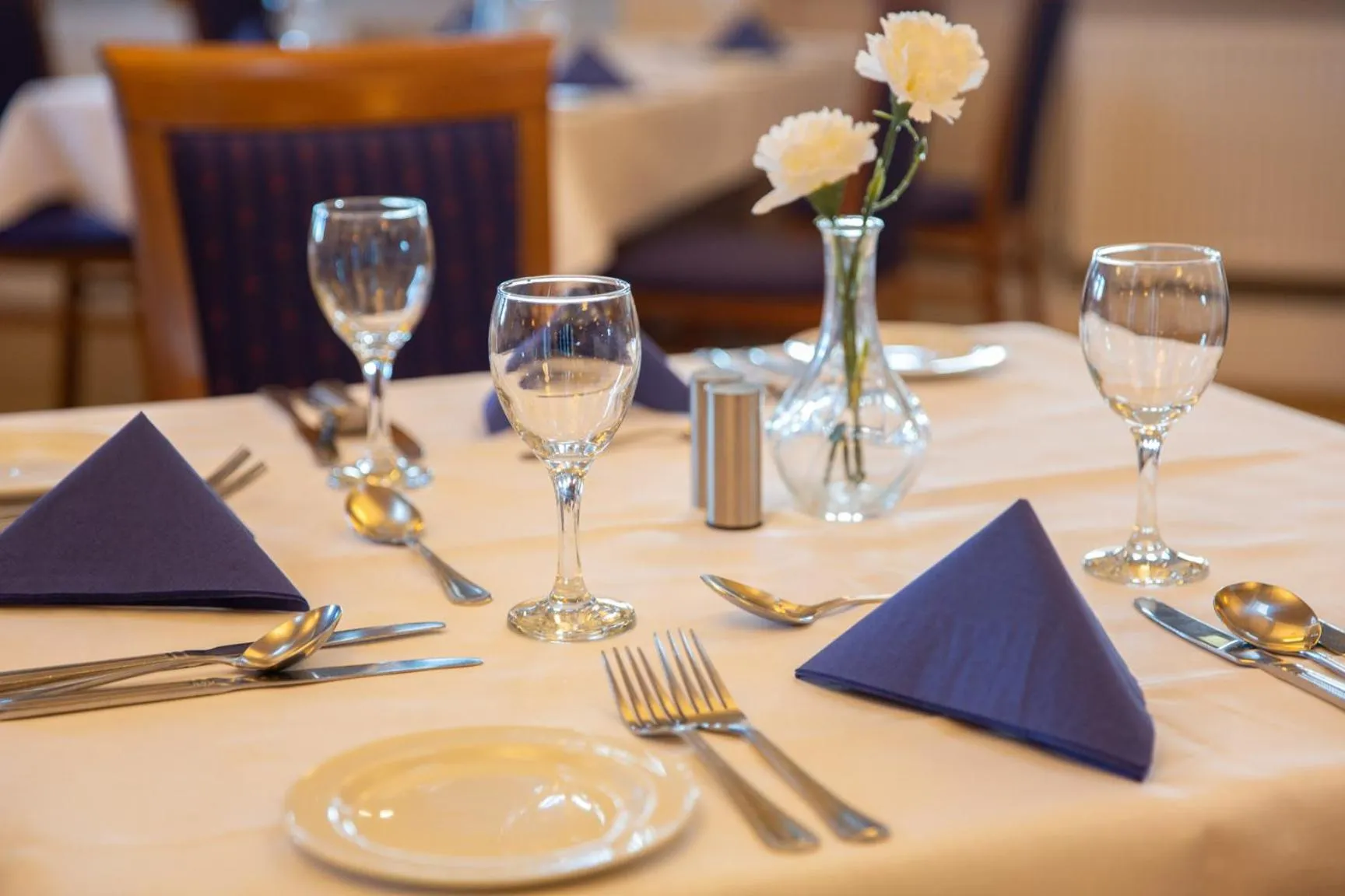 Restaurant/places to eat in West County Hotel