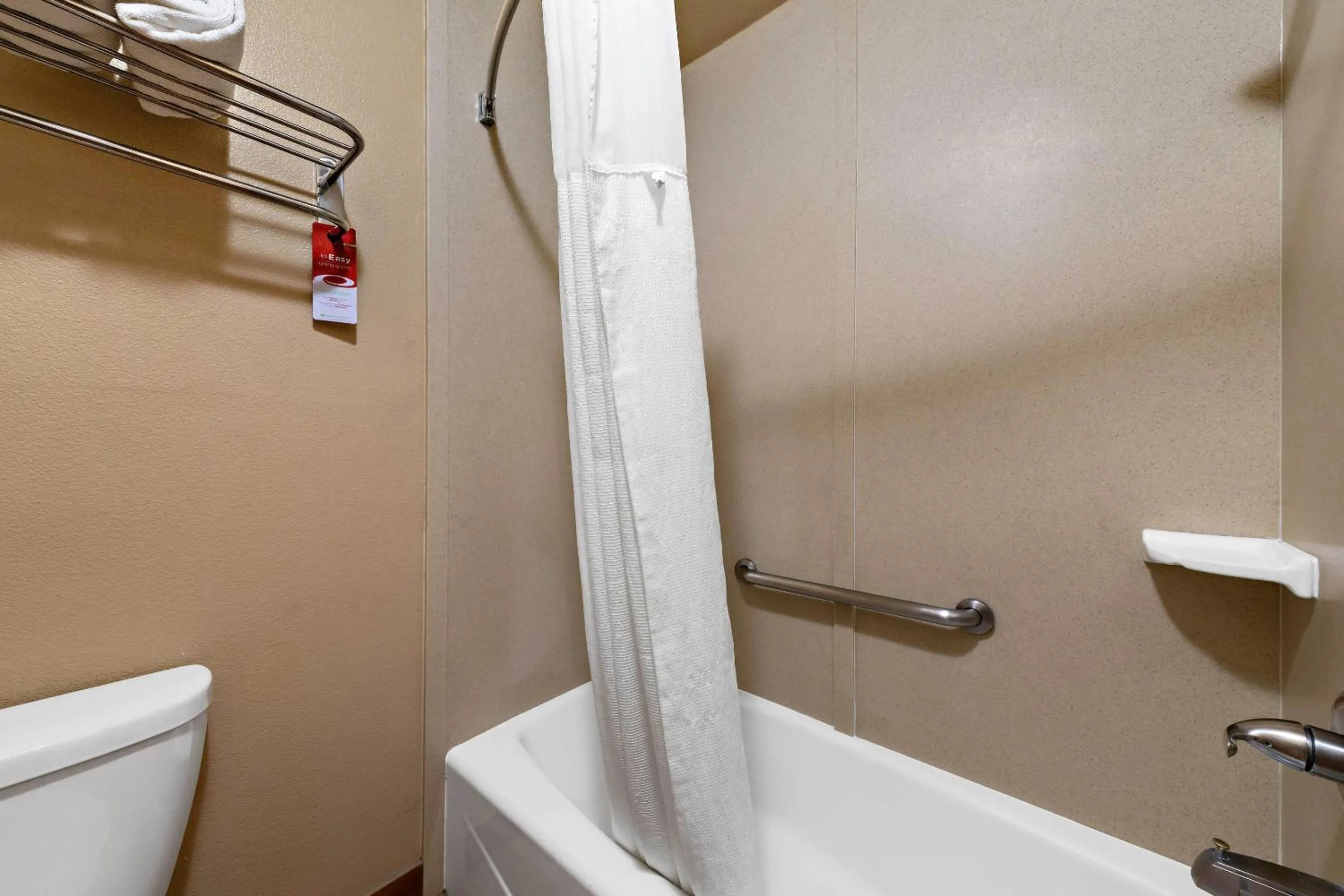 Bedroom in Econo Lodge Inn & Suites Escondido Downtown