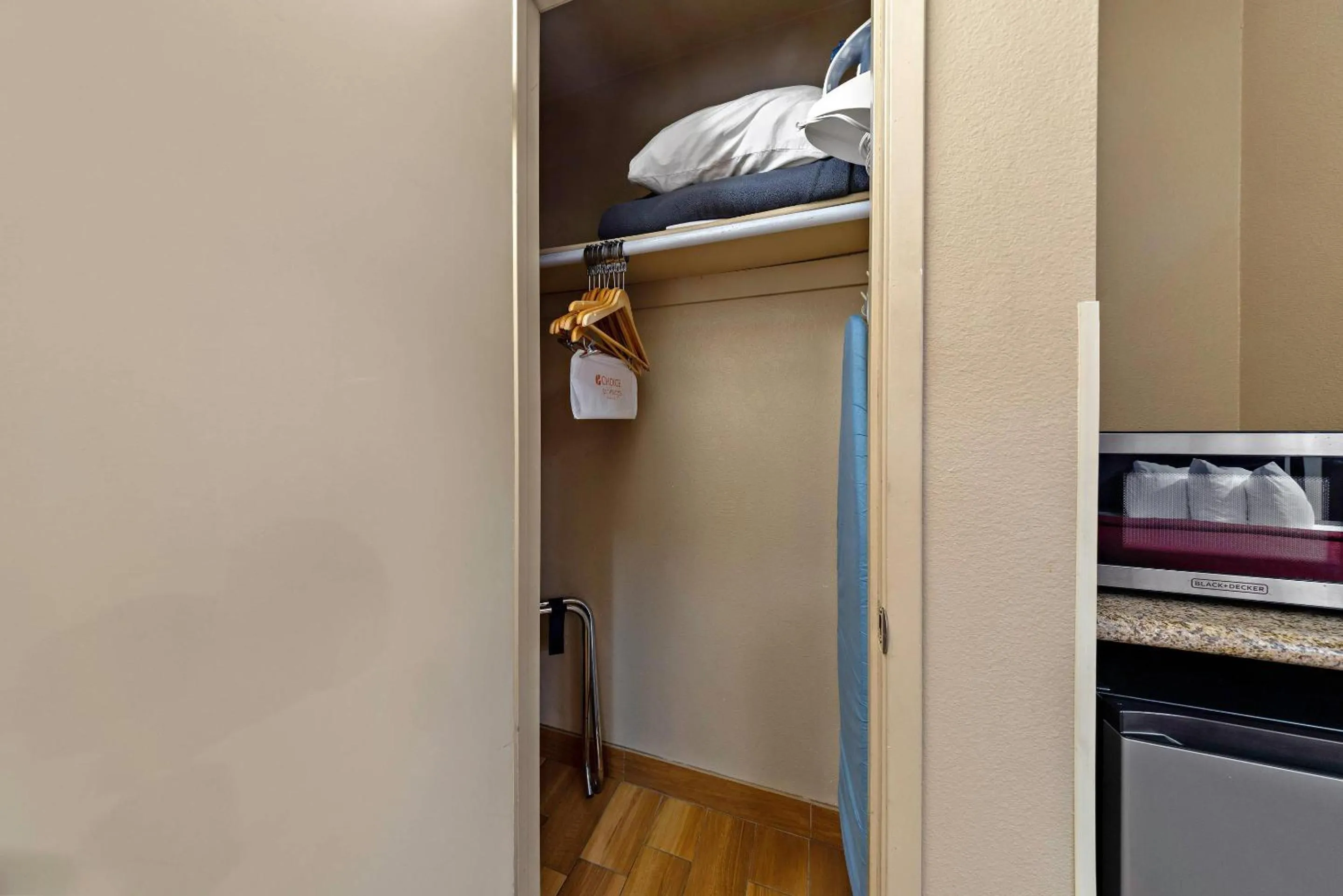 Bedroom in Econo Lodge Inn & Suites Escondido Downtown