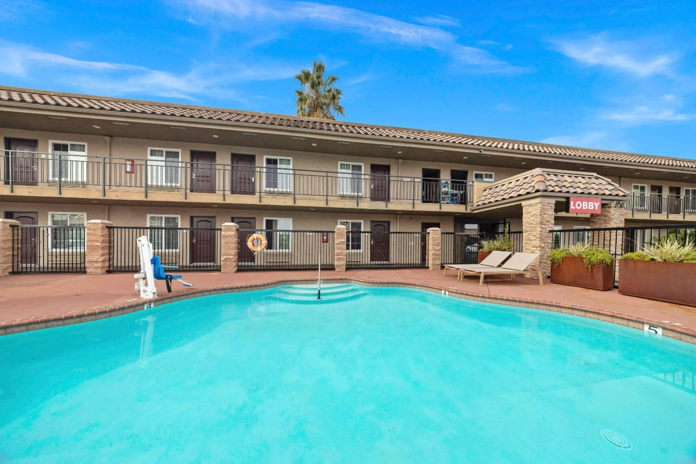 Swimming pool in Econo Lodge Inn & Suites Escondido Downtown
