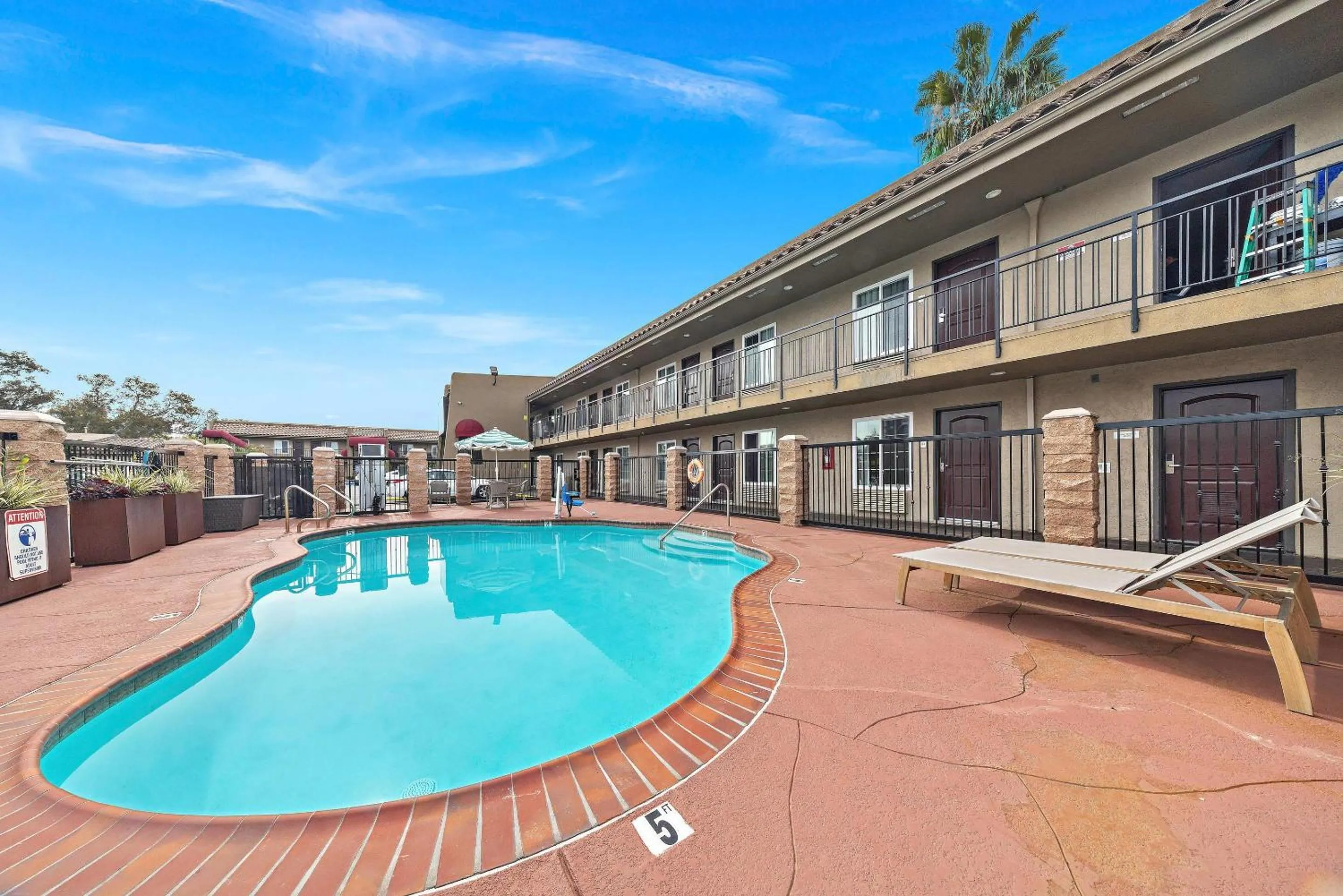 Swimming pool in Econo Lodge Inn & Suites Escondido Downtown