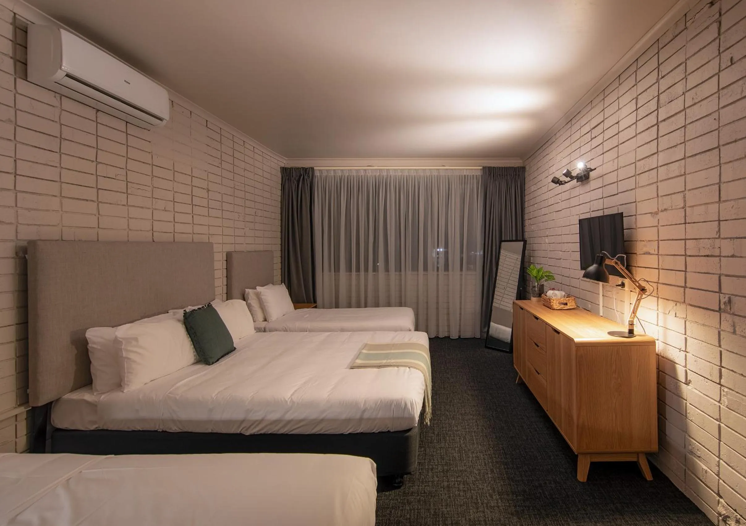 Family, Bed in Palms Hotel