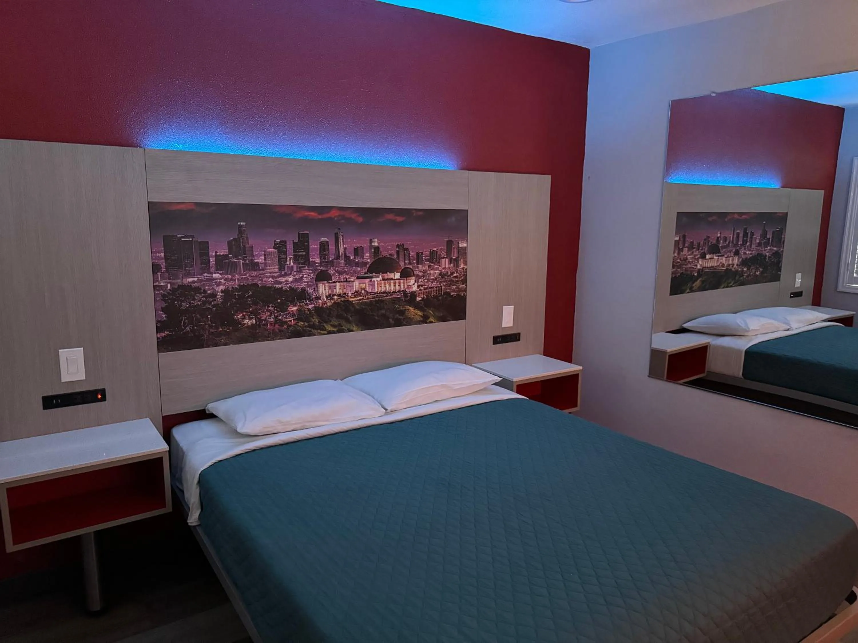 Bed in Lincoln Motel - Los Angeles, Hollywood Area