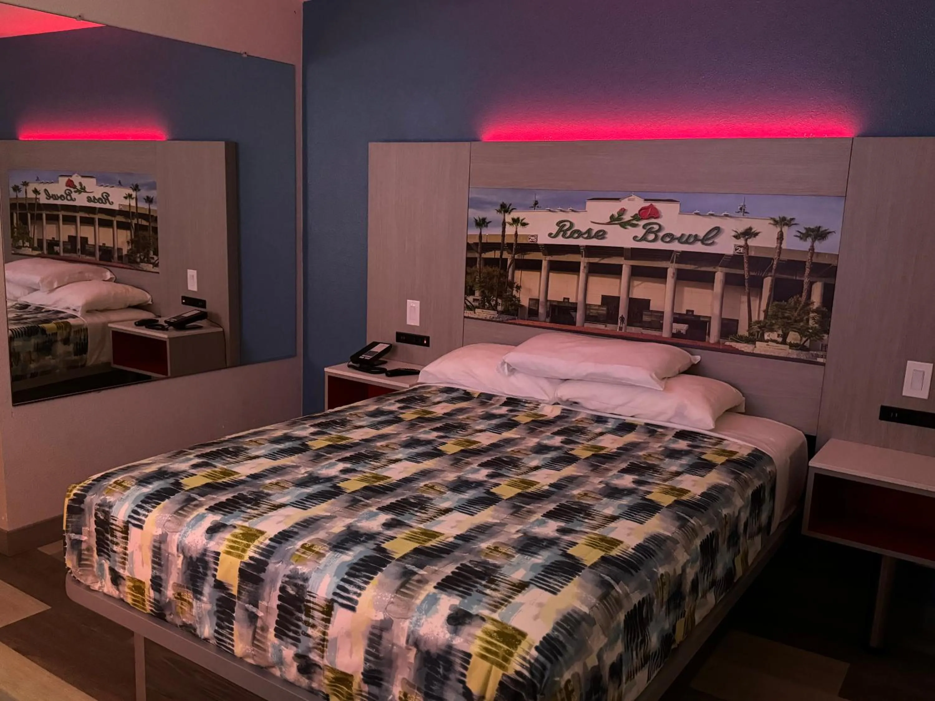 Bed in Lincoln Motel - Los Angeles, Hollywood Area