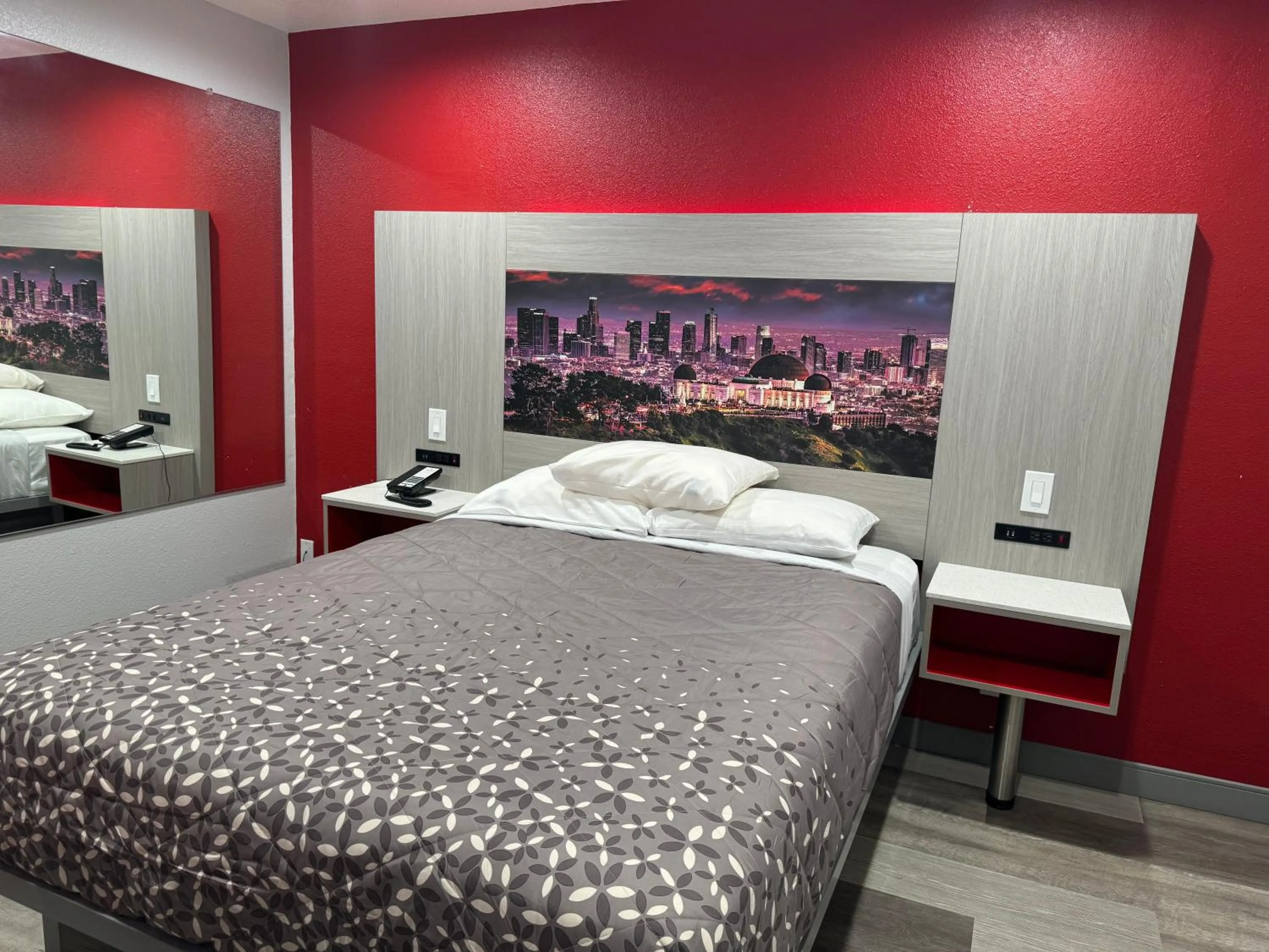 Bed in Lincoln Motel - Los Angeles, Hollywood Area