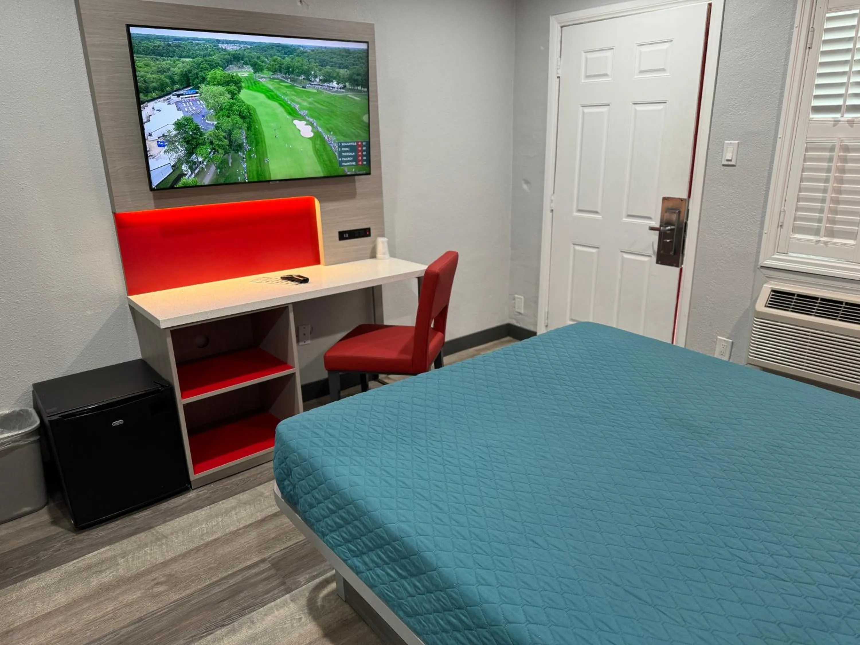 Bed in Lincoln Motel - Los Angeles, Hollywood Area