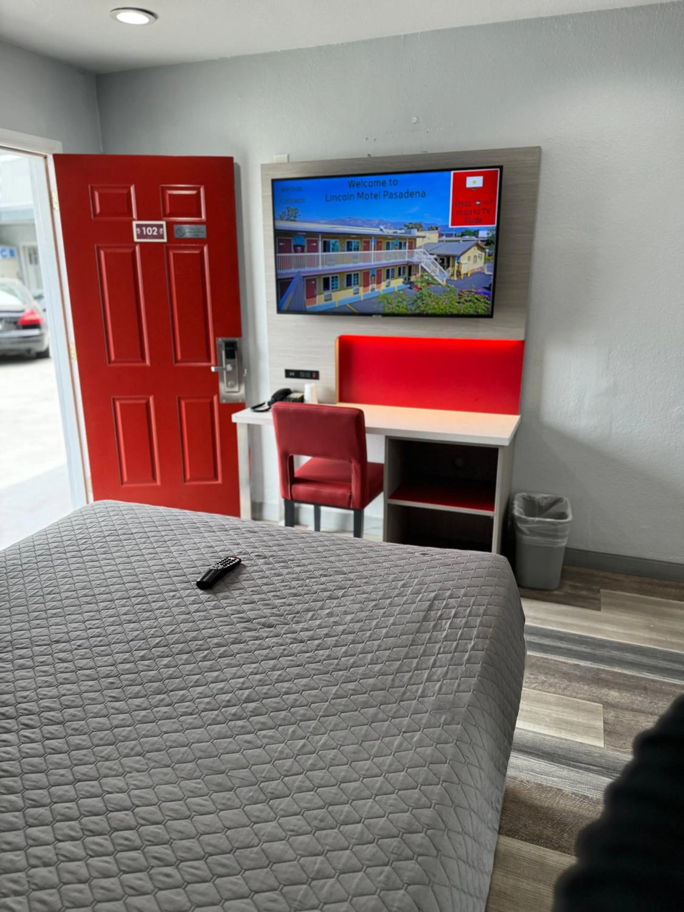 Bed in Lincoln Motel - Los Angeles, Hollywood Area