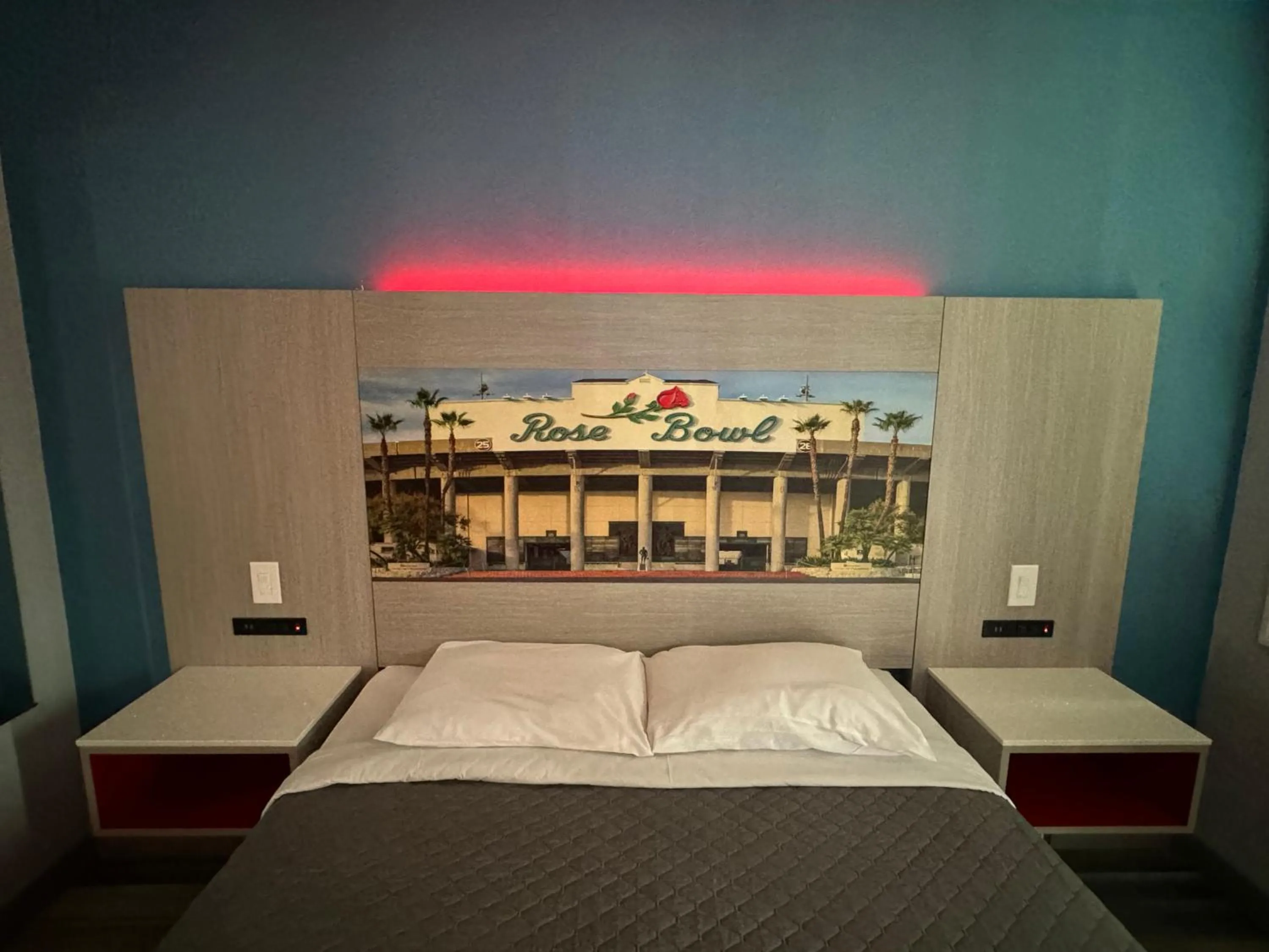 Bed in Lincoln Motel - Los Angeles, Hollywood Area