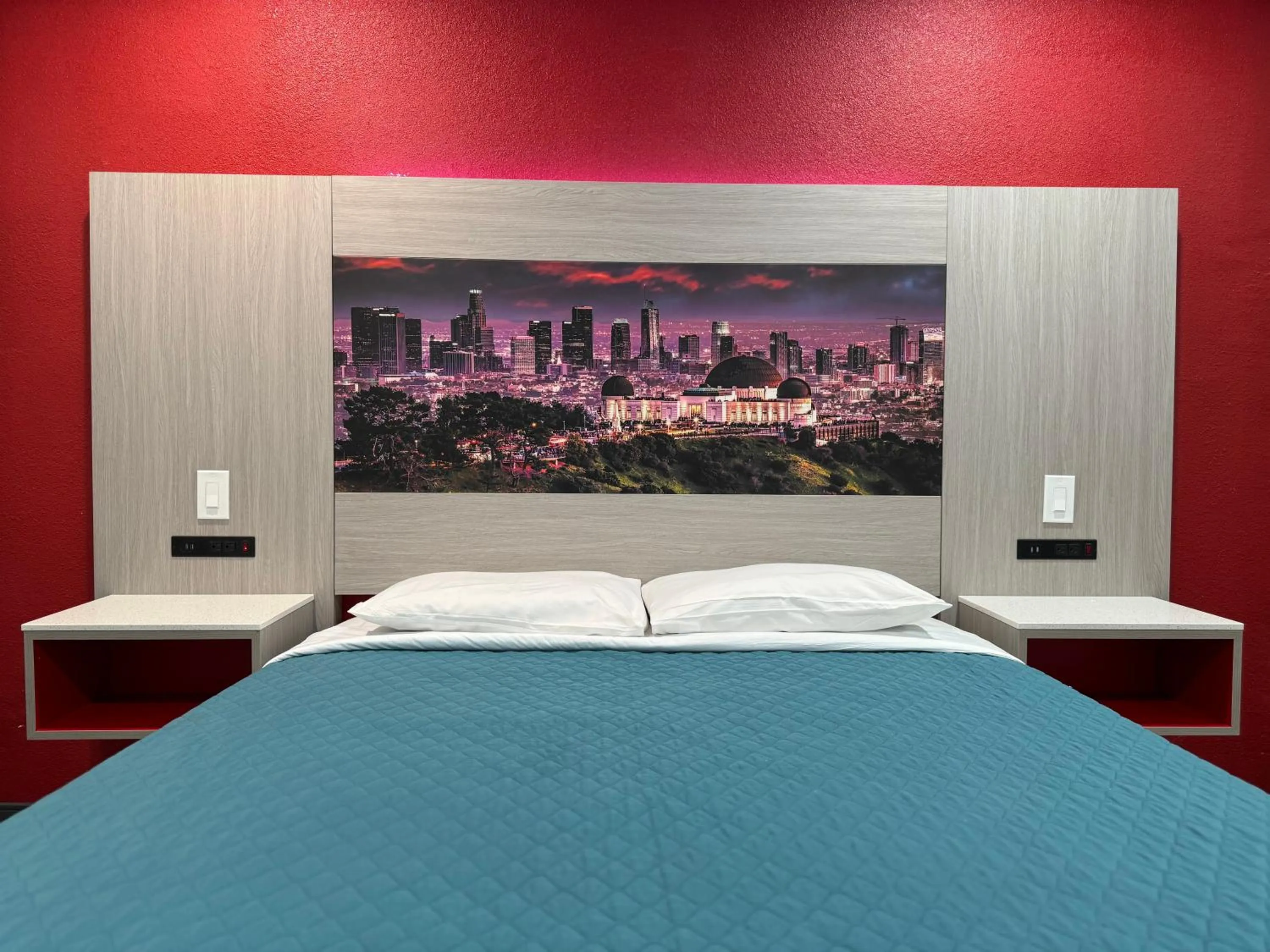 Bed in Lincoln Motel - Los Angeles, Hollywood Area