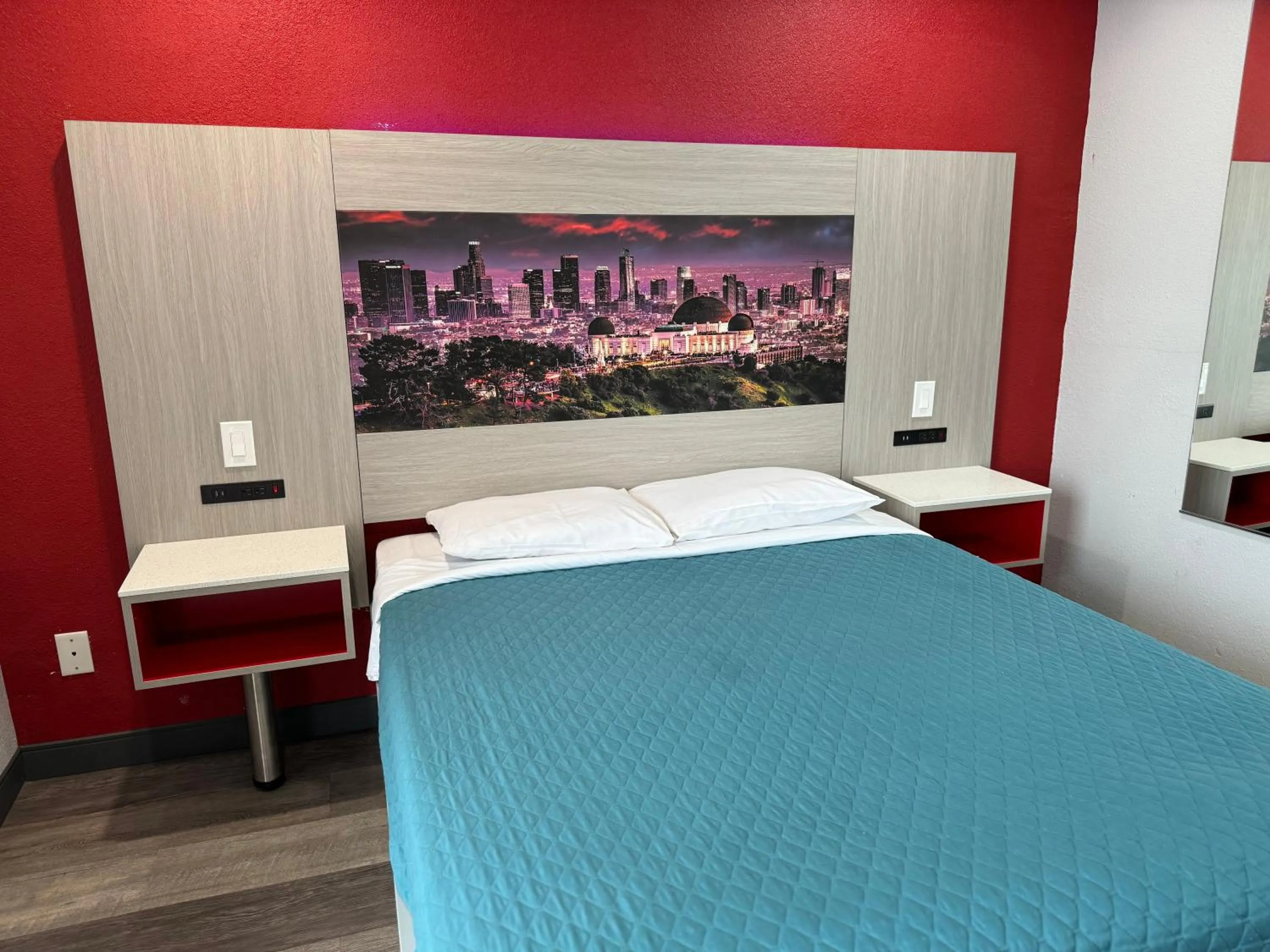 Bed in Lincoln Motel - Los Angeles, Hollywood Area