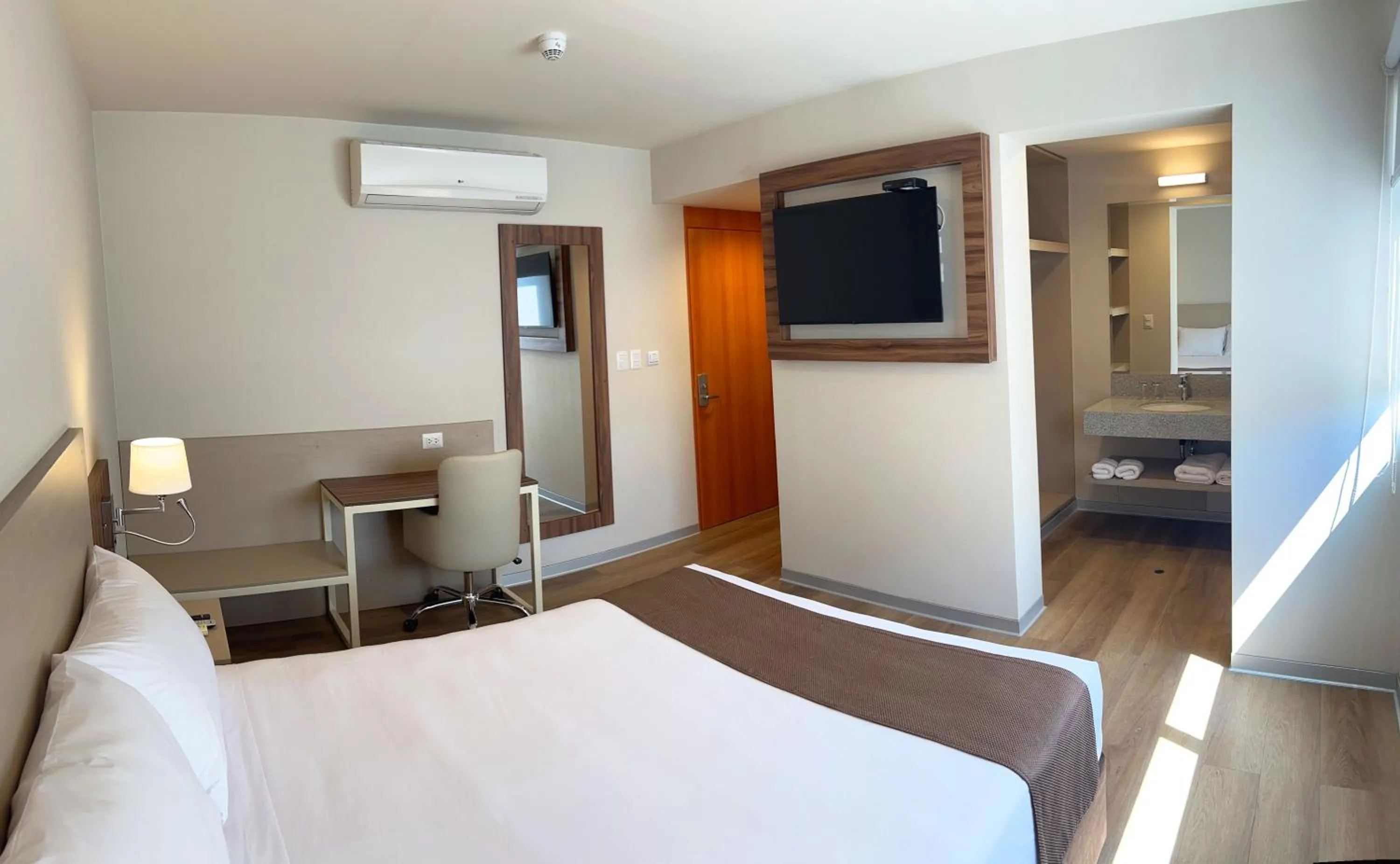 Communal lounge/ TV room, Bed in DM Hoteles Nasca