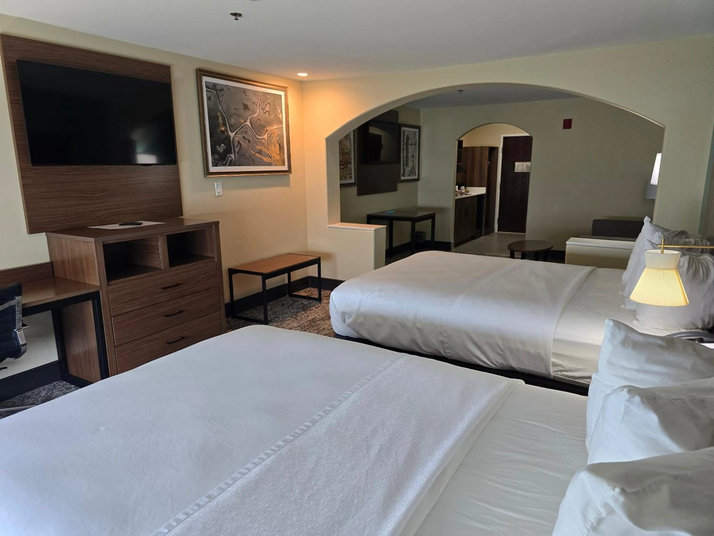 Bed in Best Western Casa Villa Suites