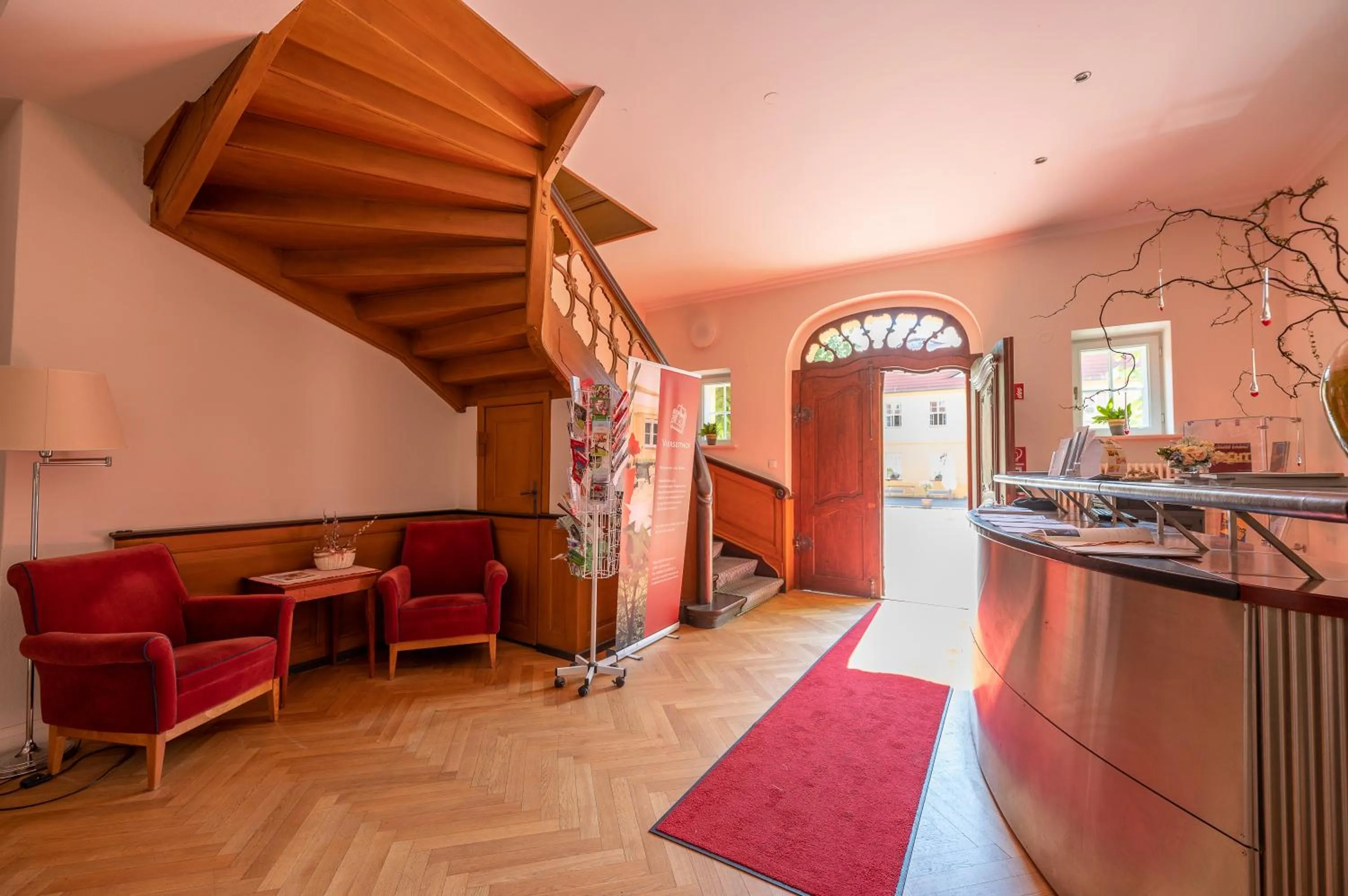 Lobby or reception in Hotel Vierseithof Luckenwalde