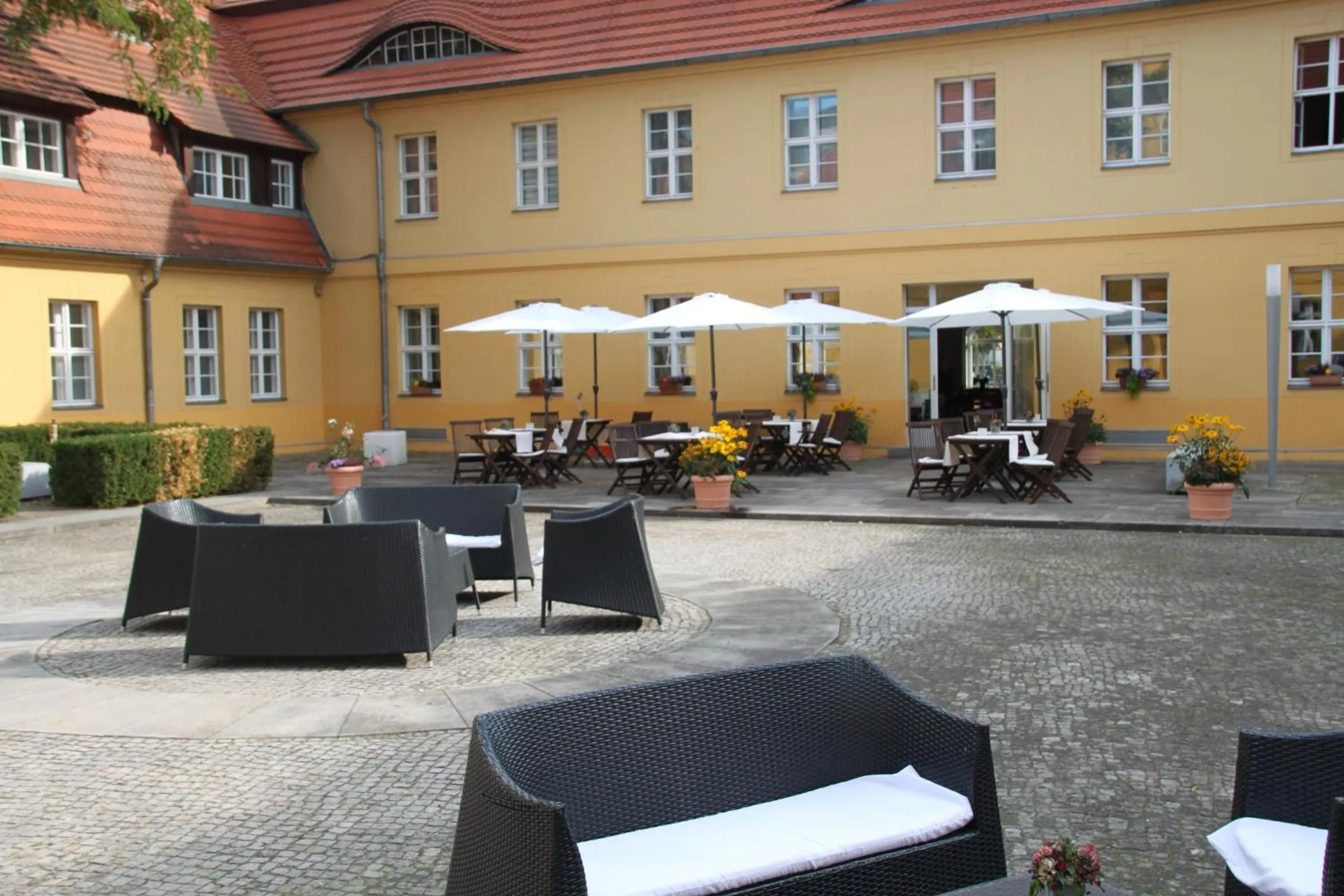 Patio in Hotel Vierseithof Luckenwalde