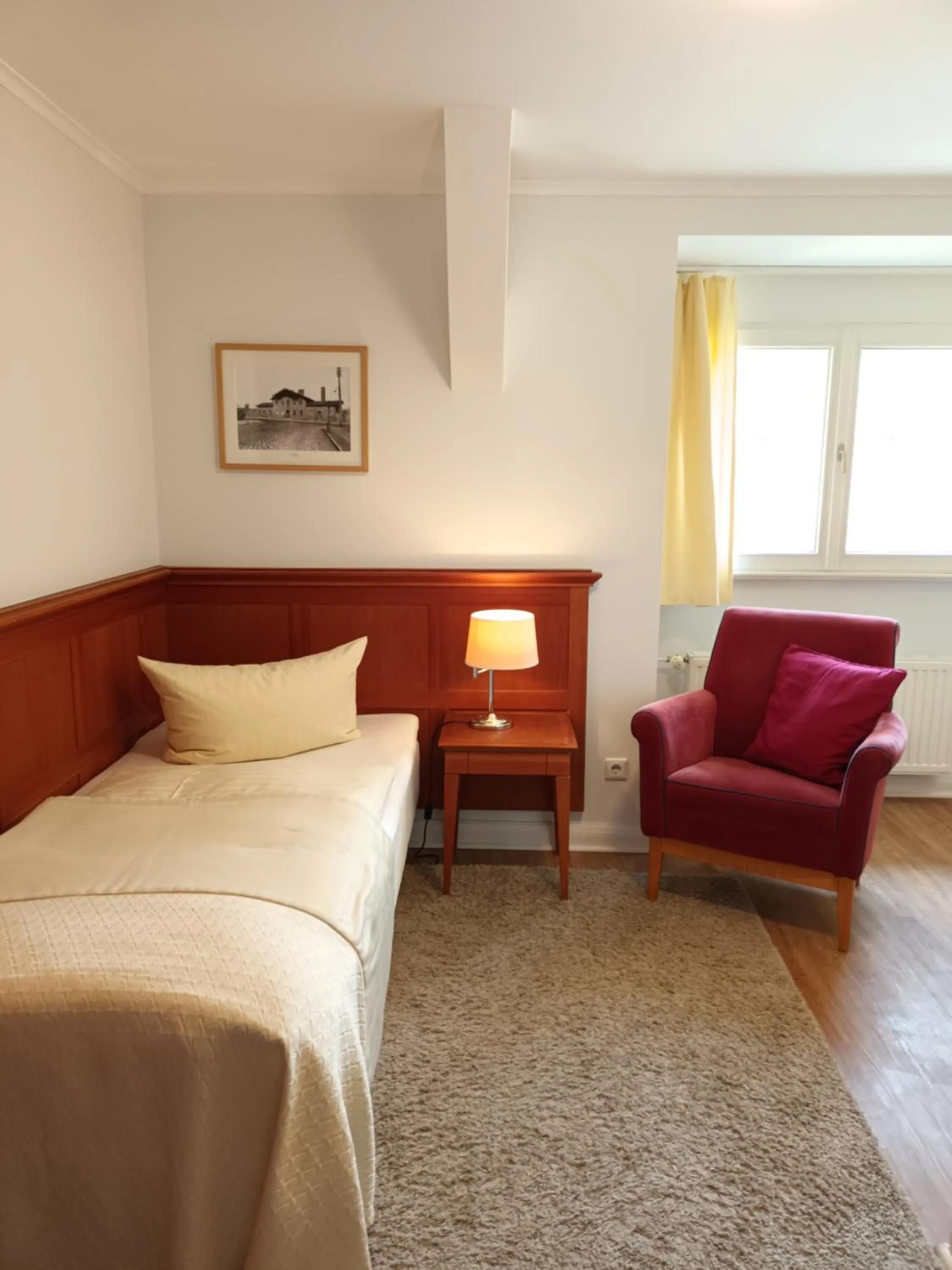 Bedroom, Bed in Hotel Vierseithof Luckenwalde