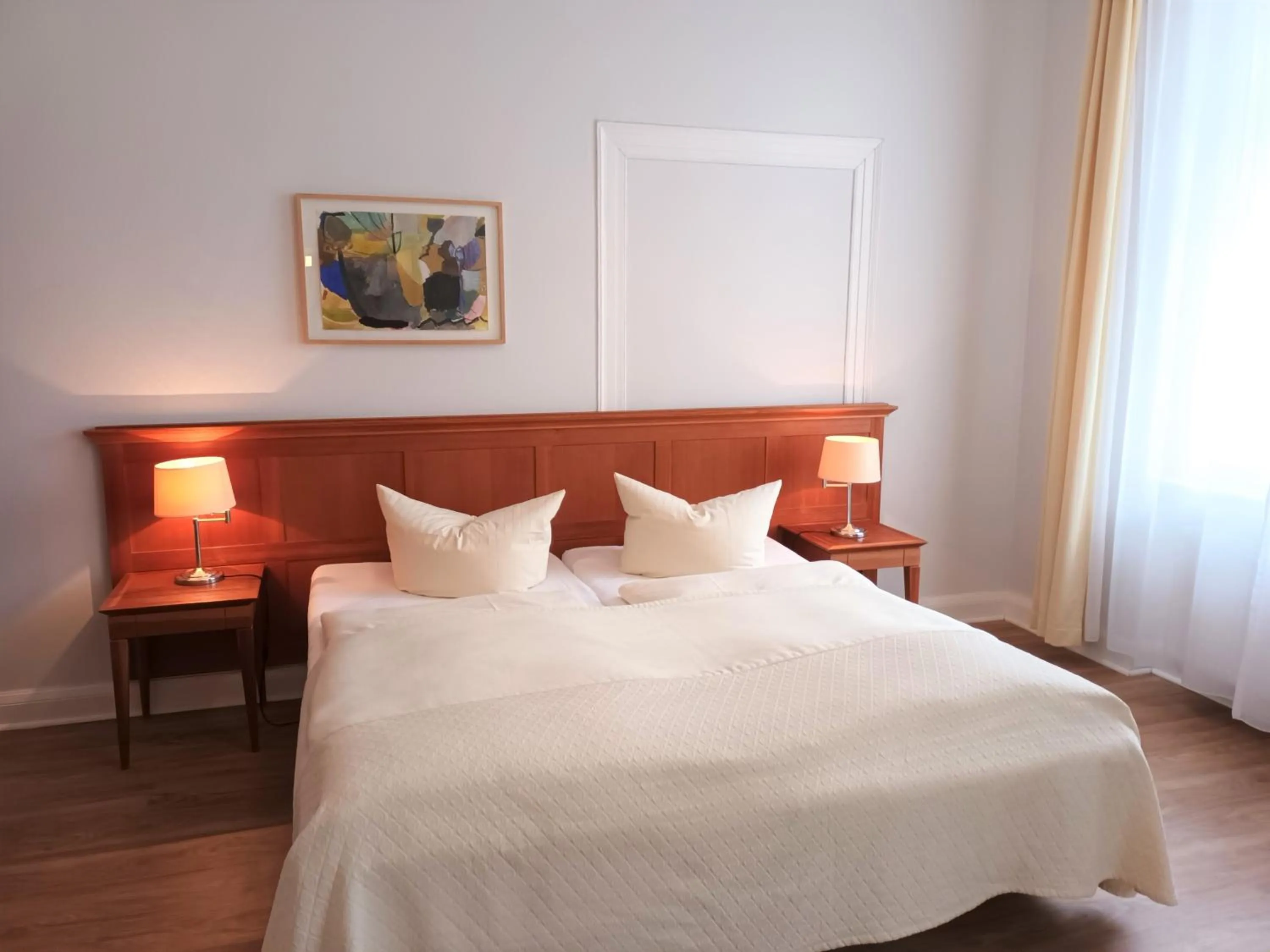 Bedroom, Bed in Hotel Vierseithof Luckenwalde