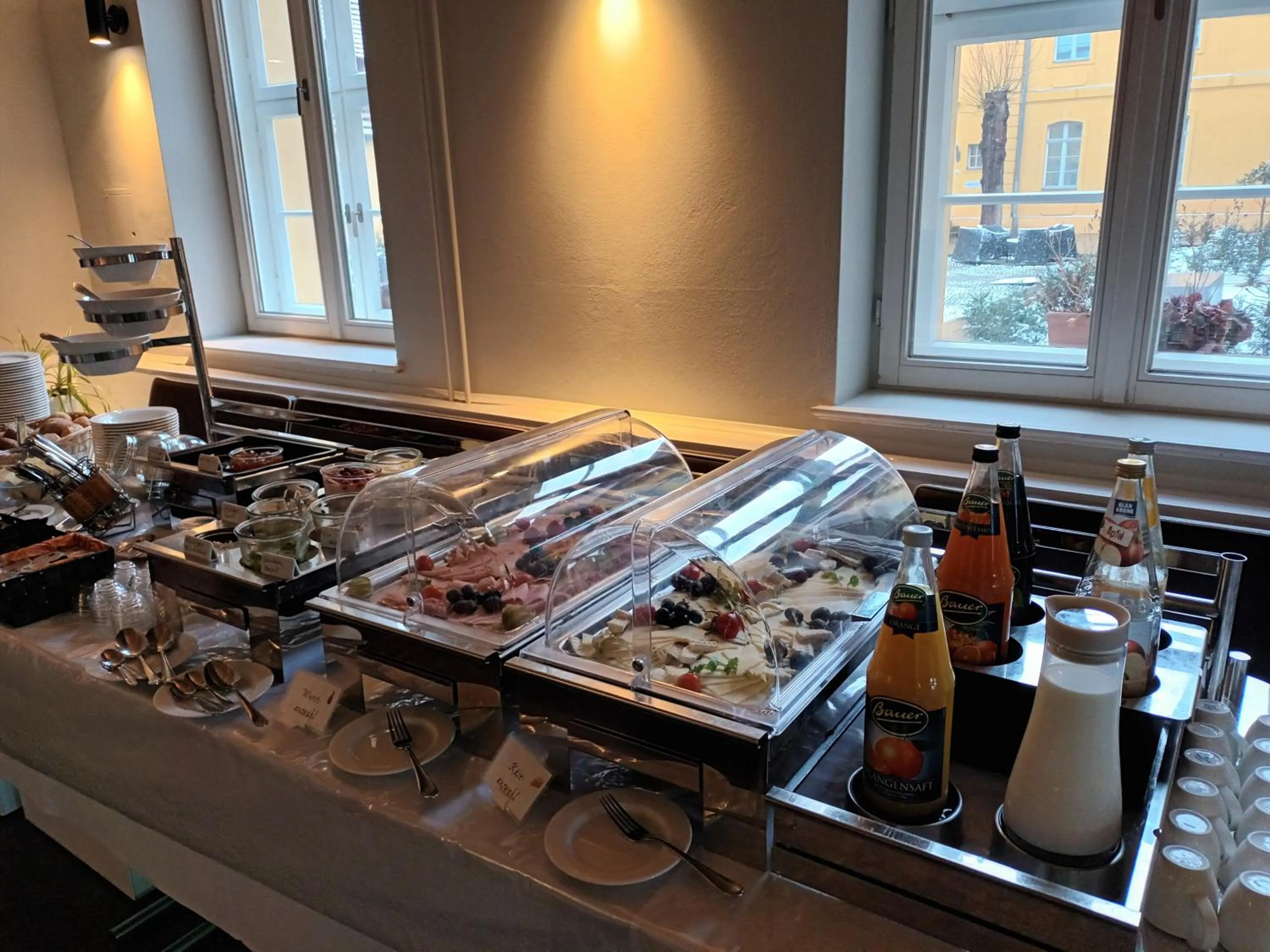 Buffet breakfast in Hotel Vierseithof Luckenwalde