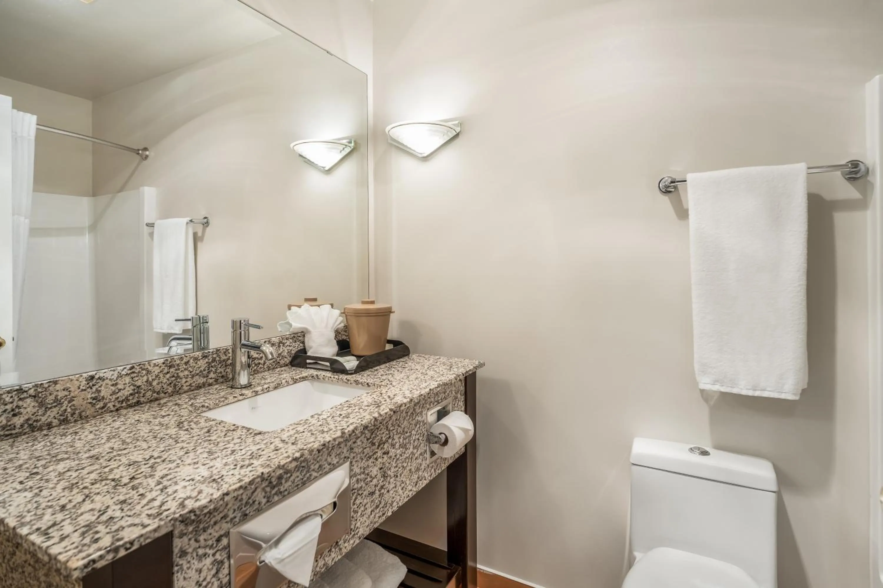 Bathroom in Glen Lyon Inn