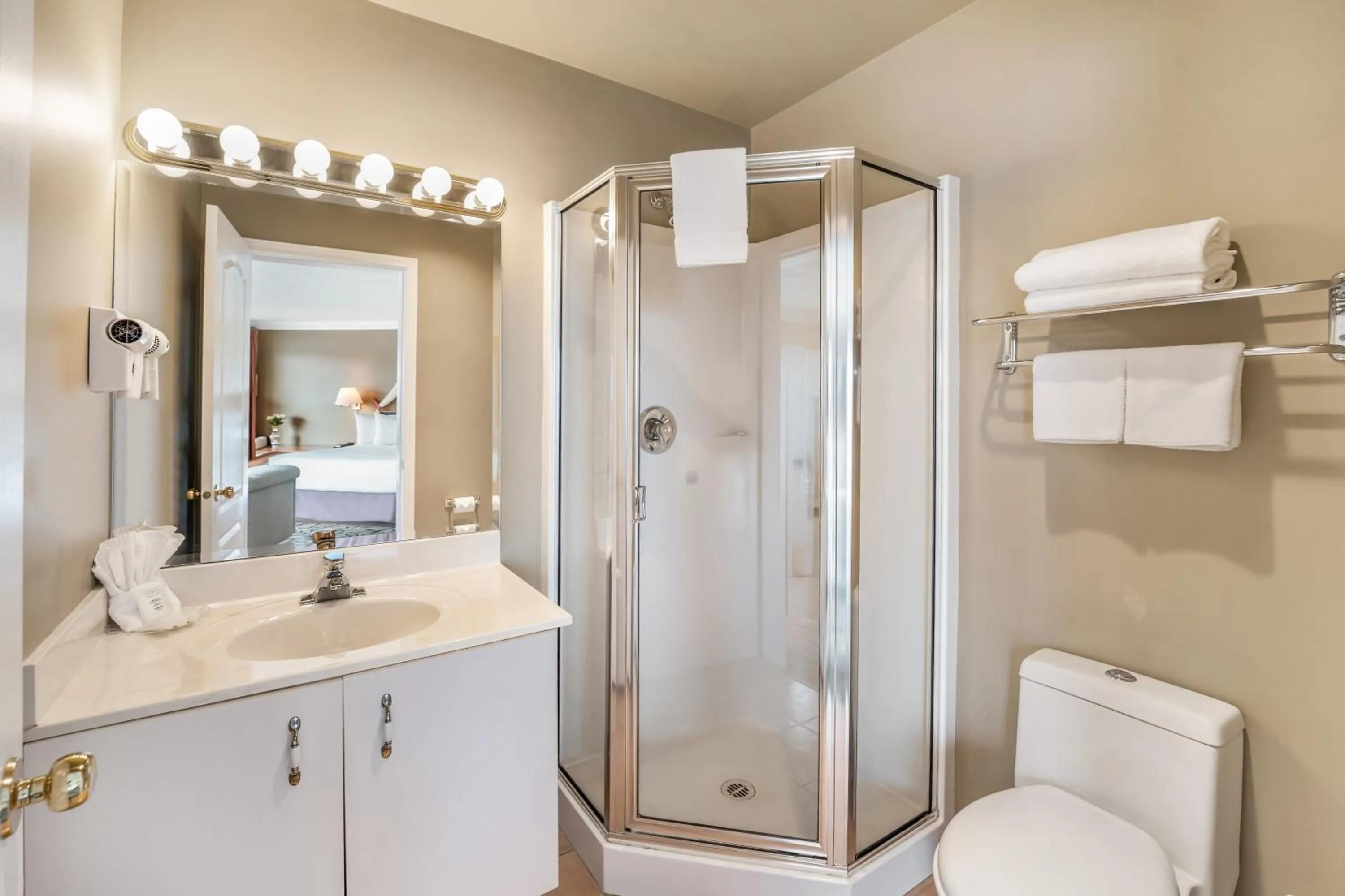 Bathroom in Glen Lyon Inn