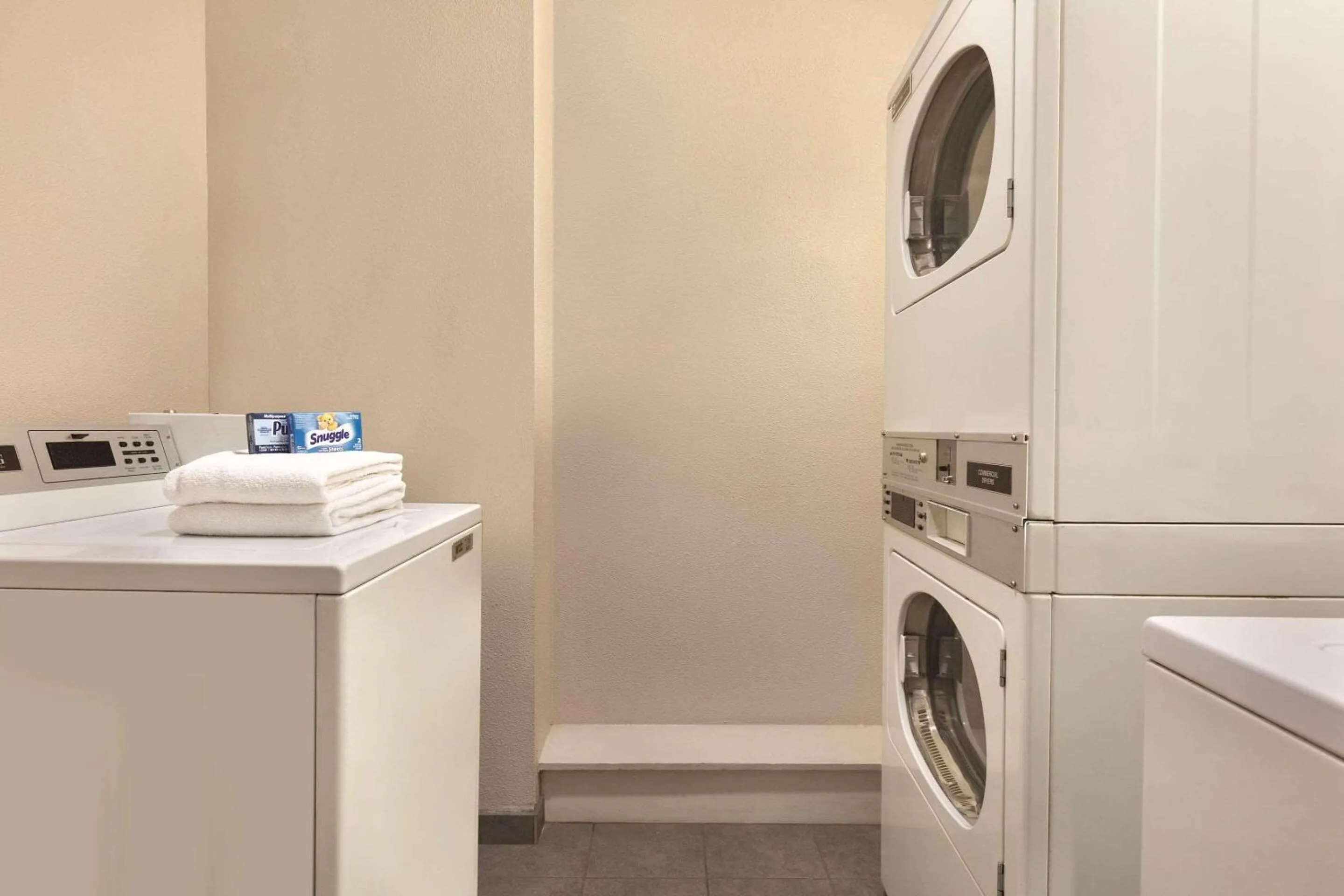 washing machine in Country Inn & Suites by Radisson, Fresno North, CA