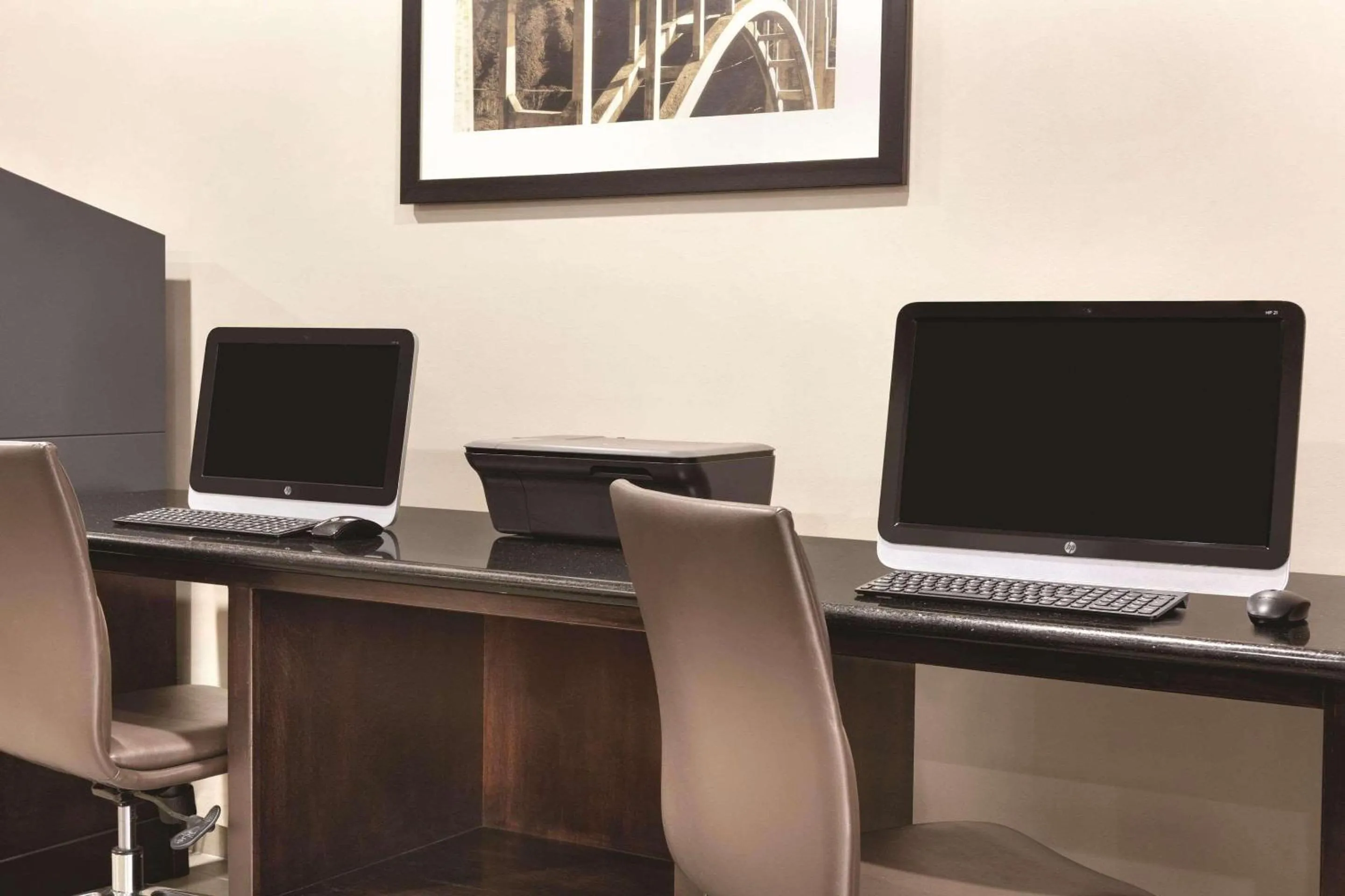 Business facilities in Country Inn & Suites by Radisson, Fresno North, CA