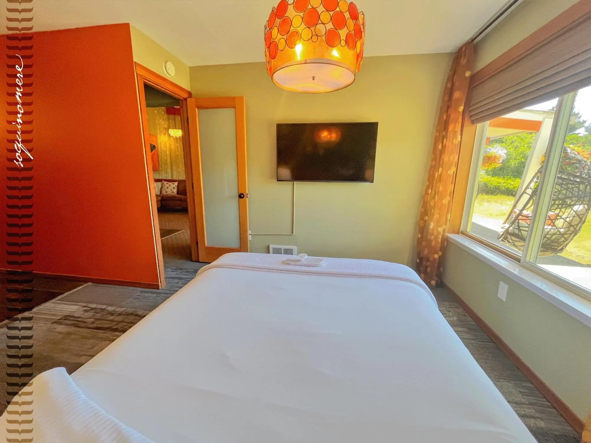 Bed in Tide Pool Cabin, a Soquinomere Private Hotel on the Dunes, Downtown Ocean Shores