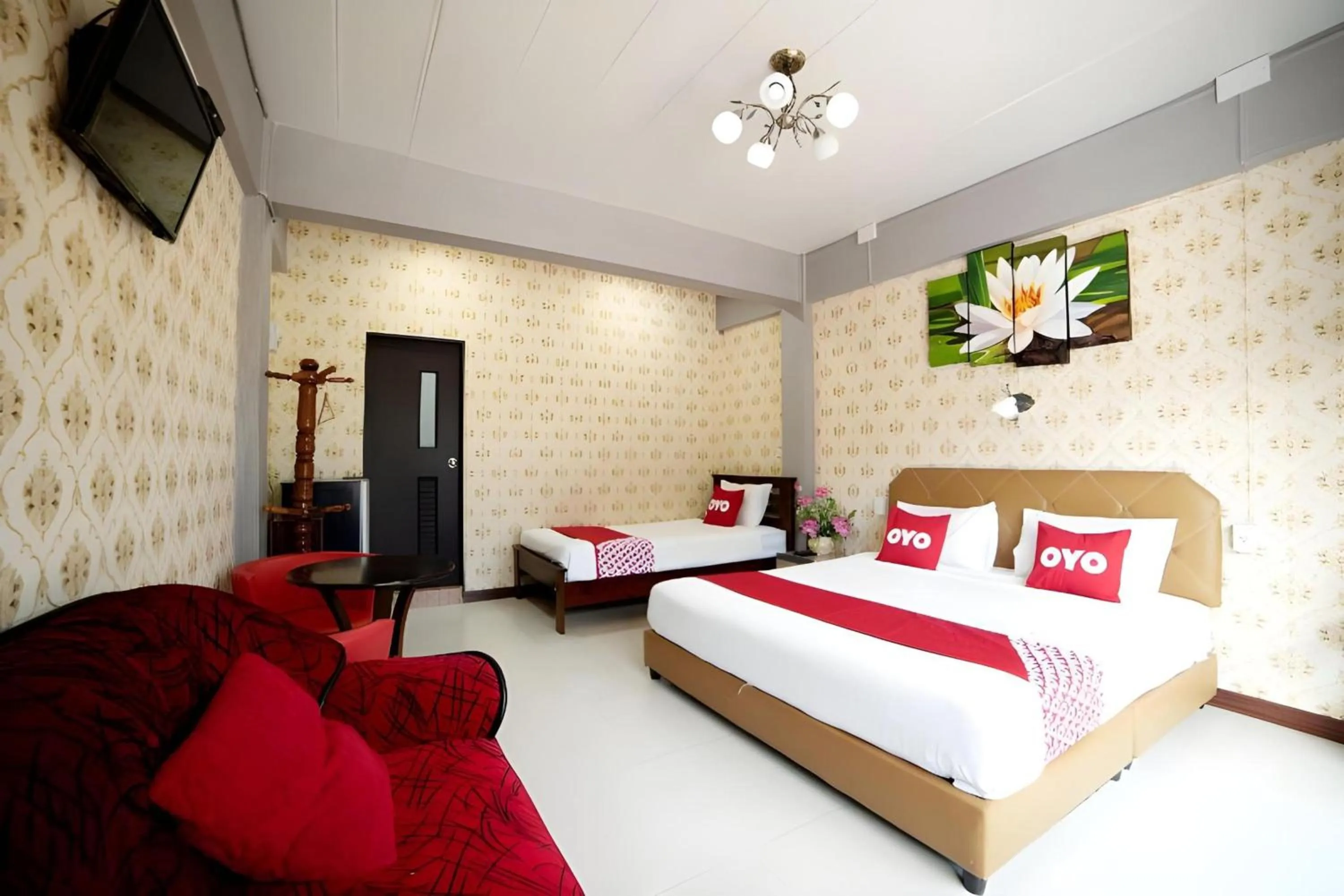 Photo of the whole room, Bed in OYO 465 Krung Kao Traveller Lodge