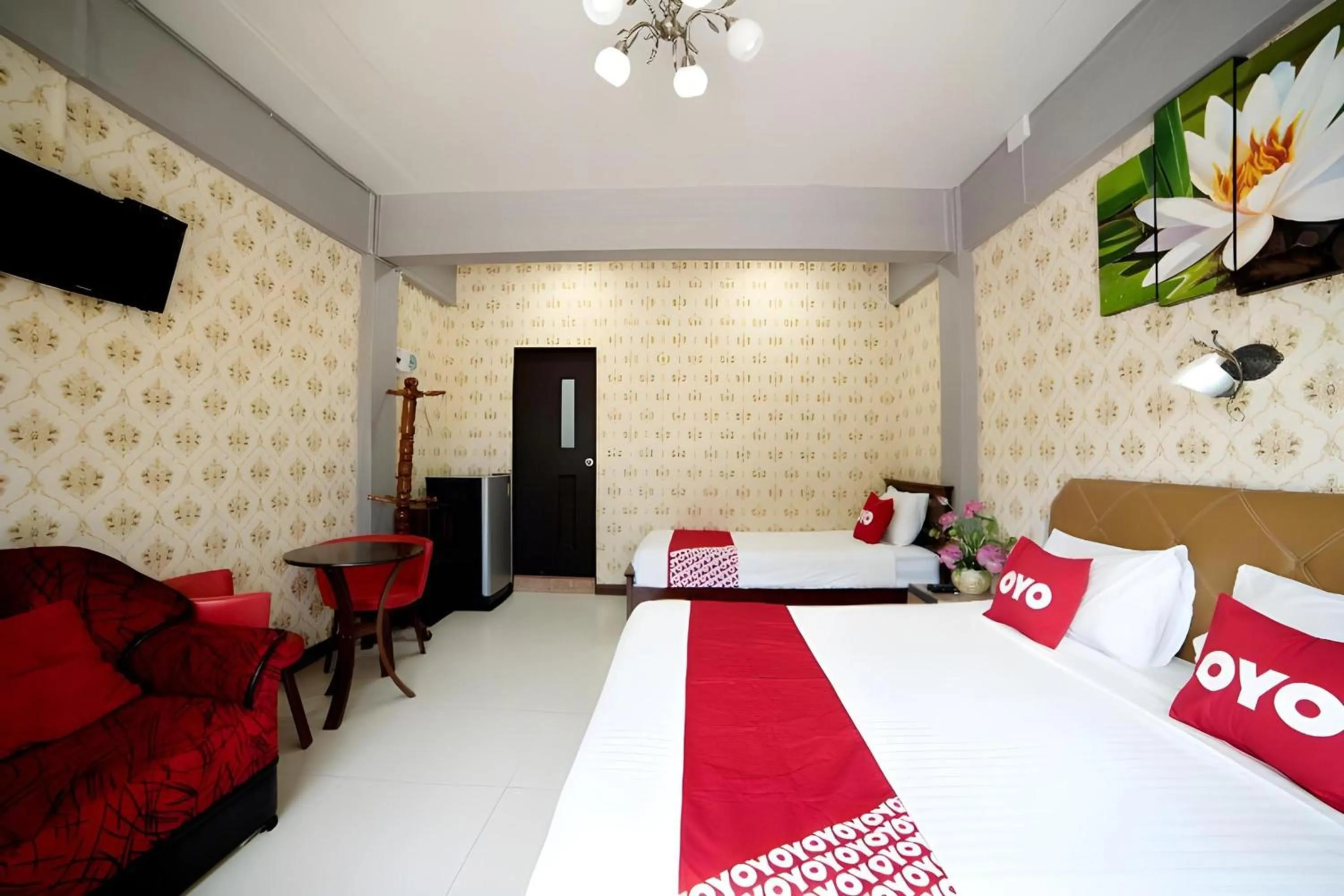 Photo of the whole room, Bed in OYO 465 Krung Kao Traveller Lodge