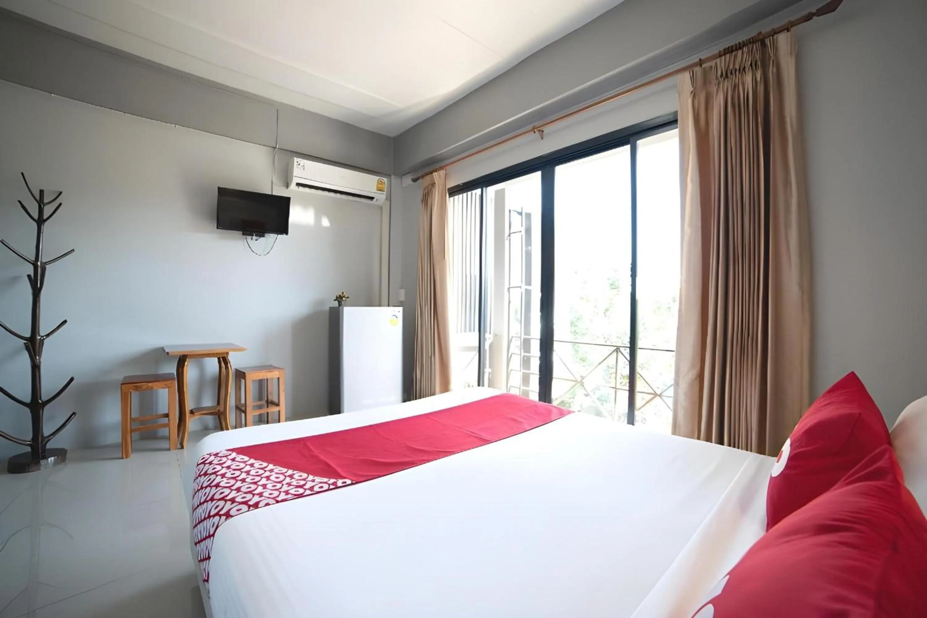 Photo of the whole room, Bed in OYO 465 Krung Kao Traveller Lodge