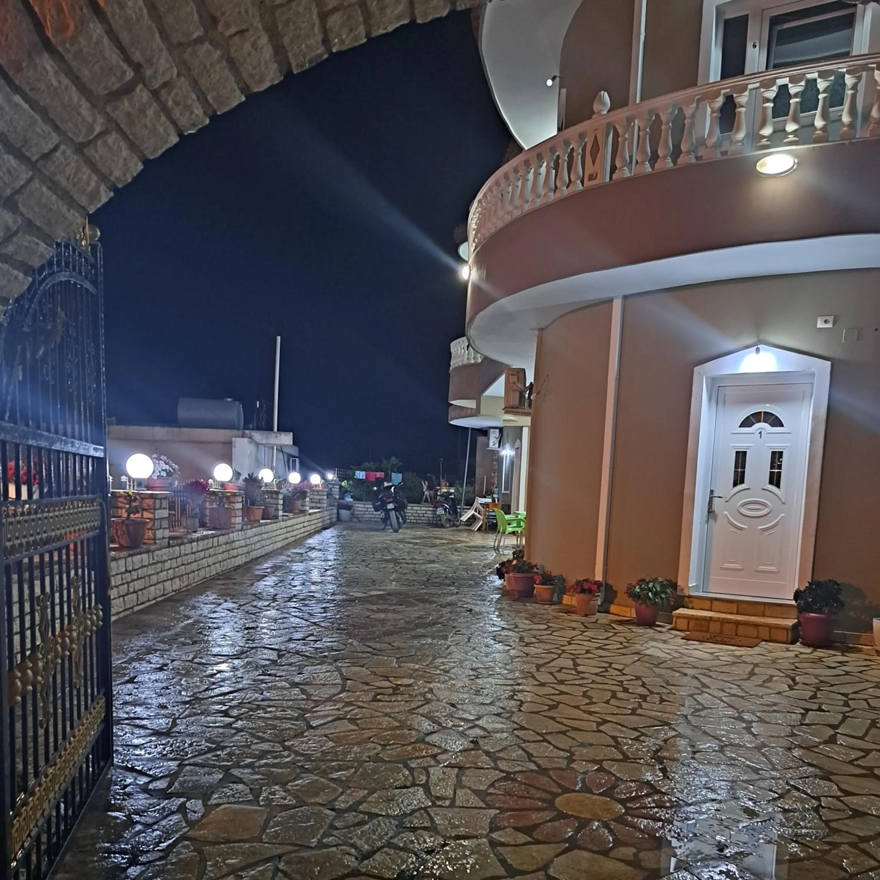 Property building in Vila Zeqo Muka 1