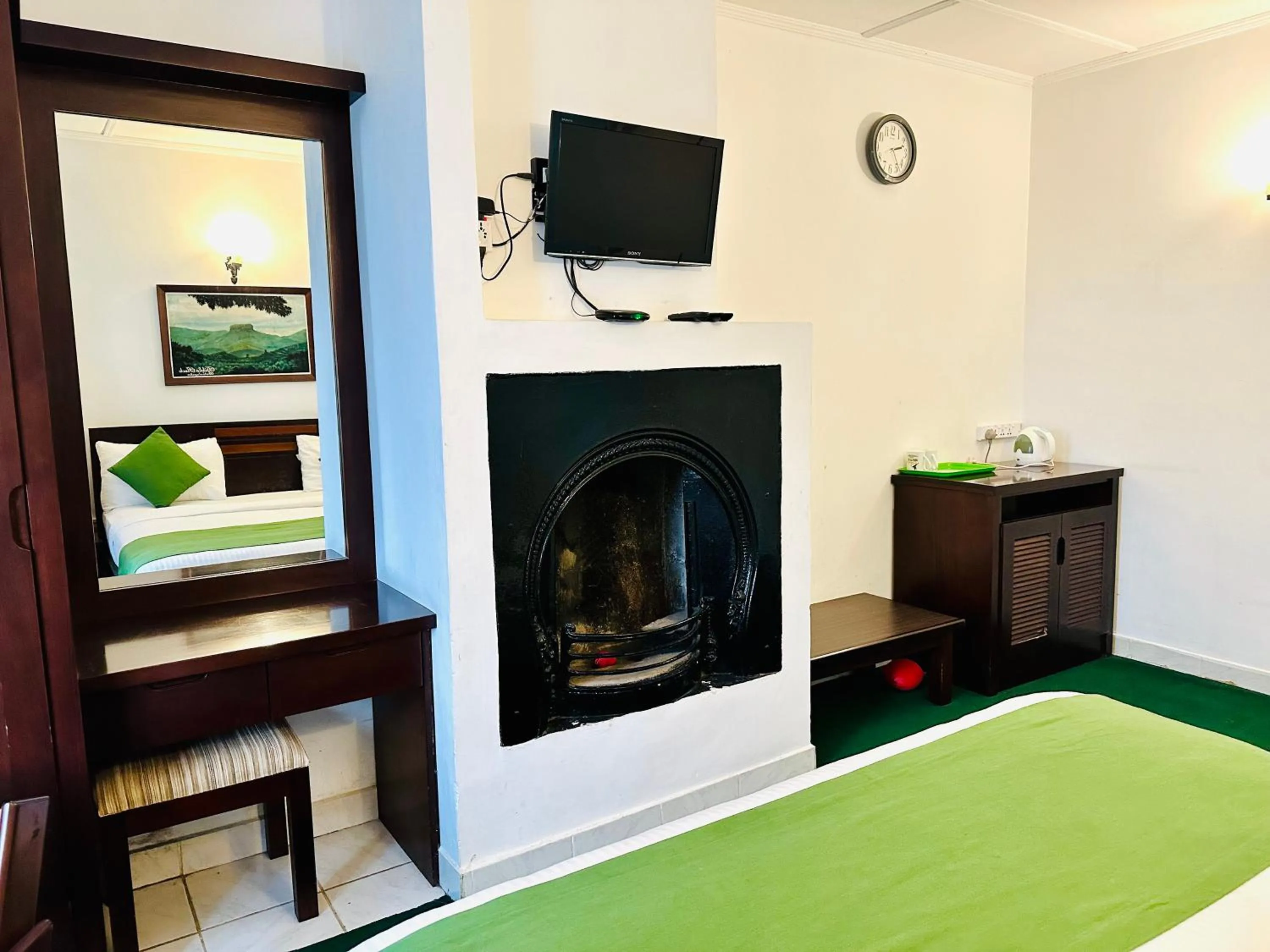 Bedroom, Bed in The Rock Hotel