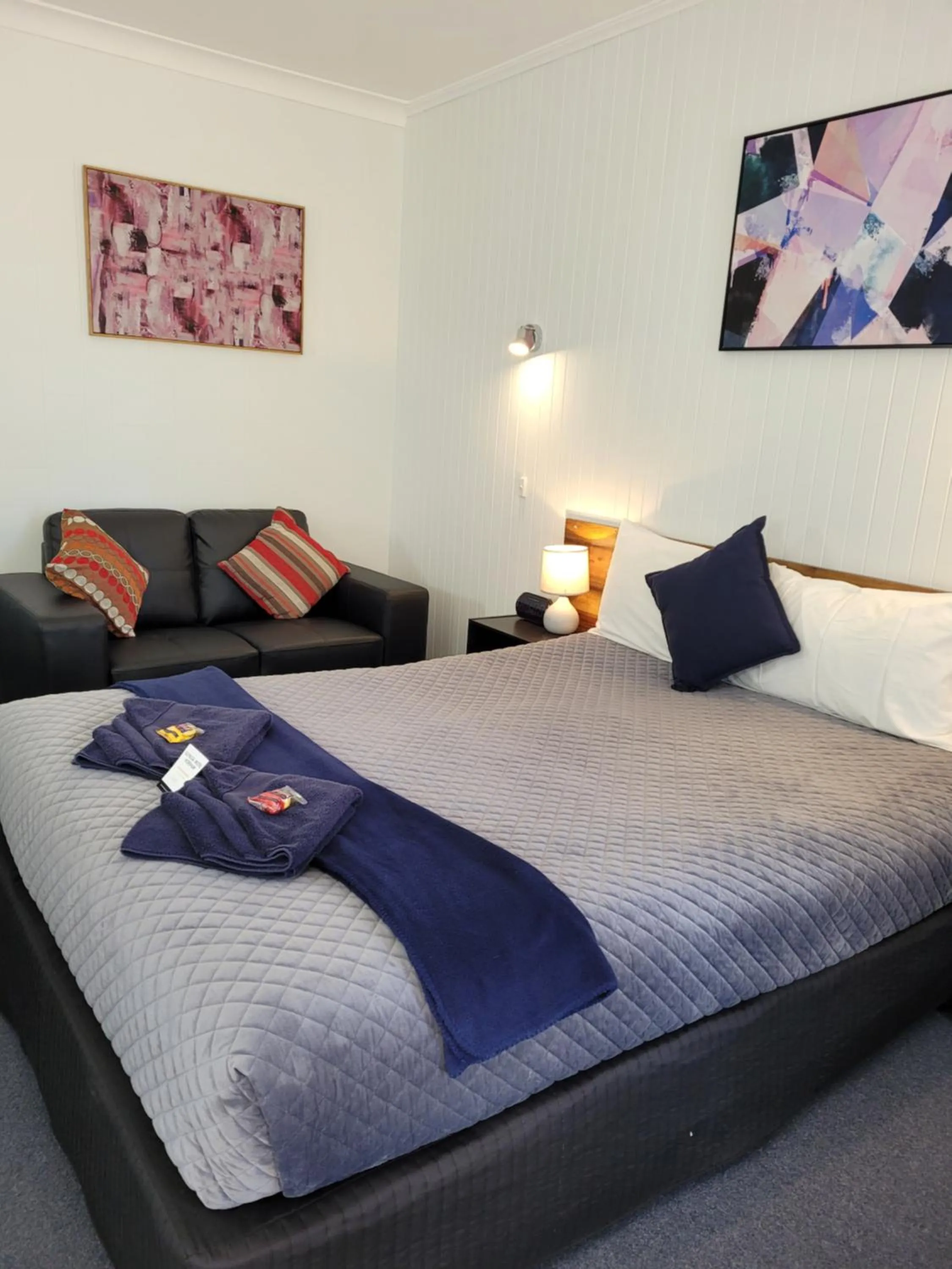 Bed in Glynlea Motel