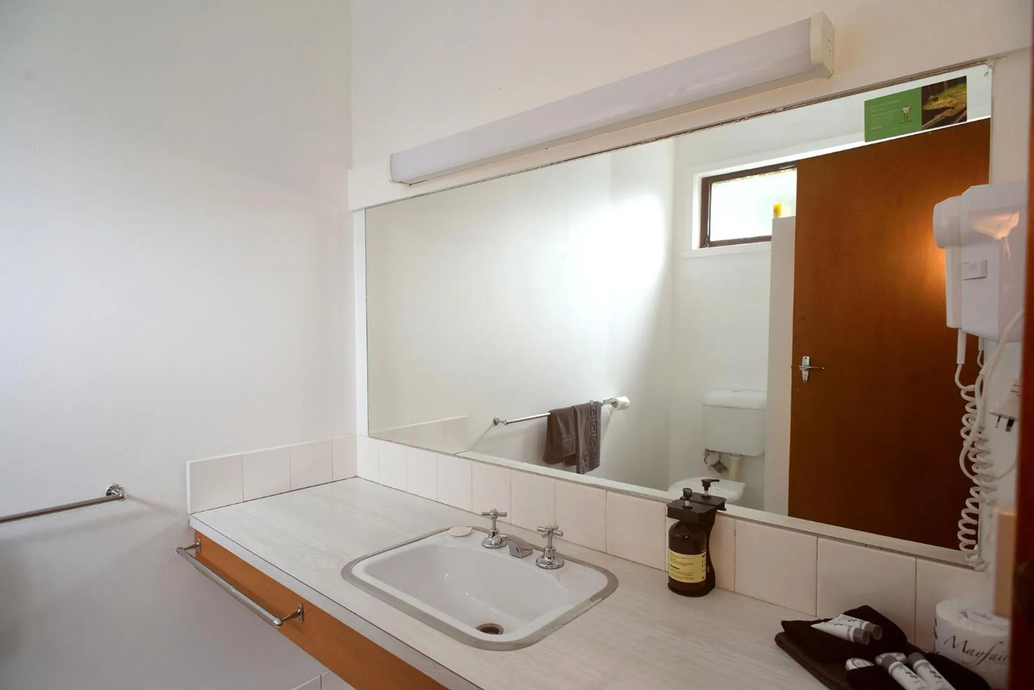 Bathroom in Glynlea Motel