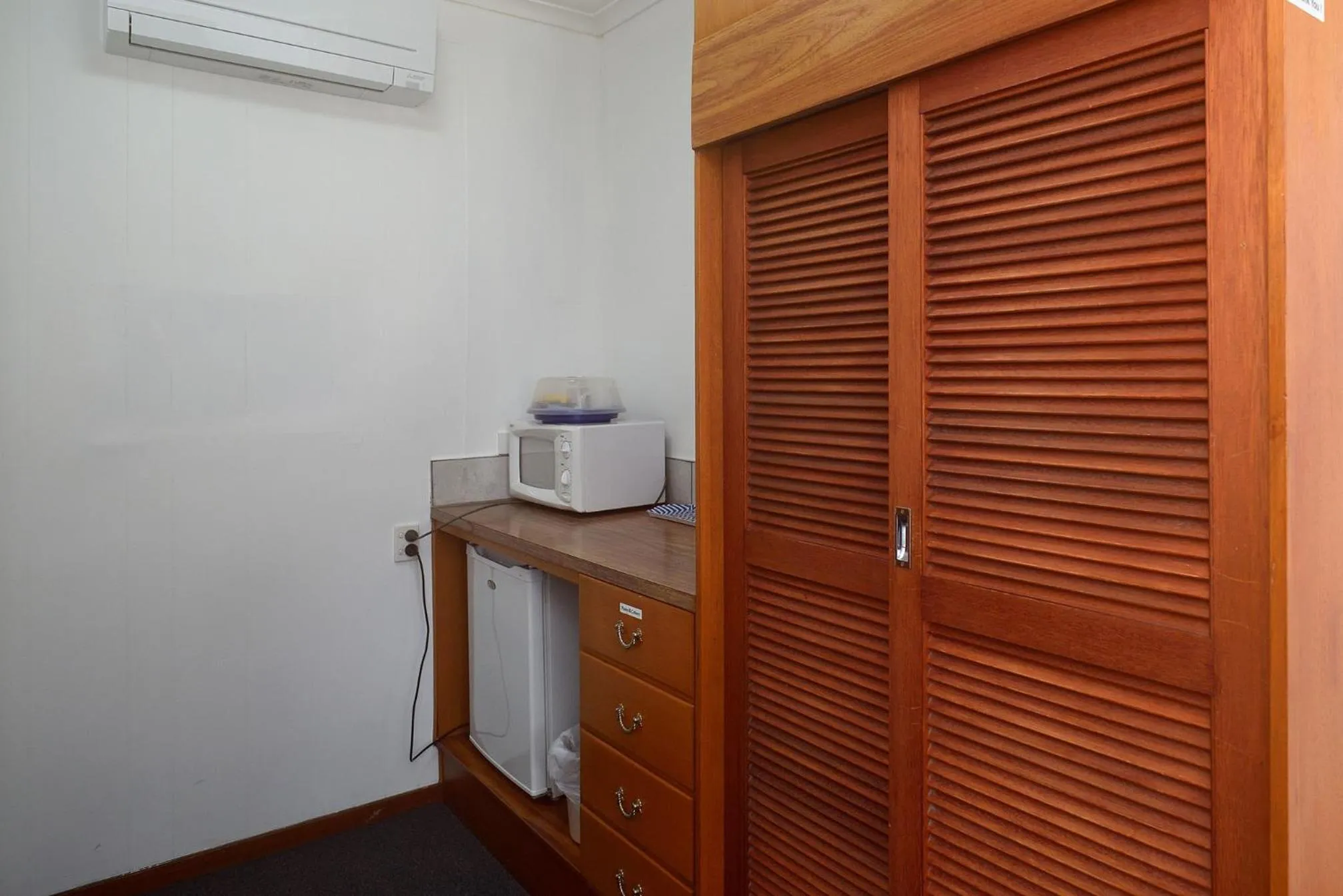 Kitchen or kitchenette in Glynlea Motel