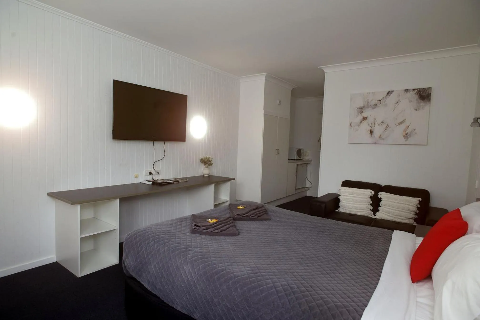 Bed in Glynlea Motel