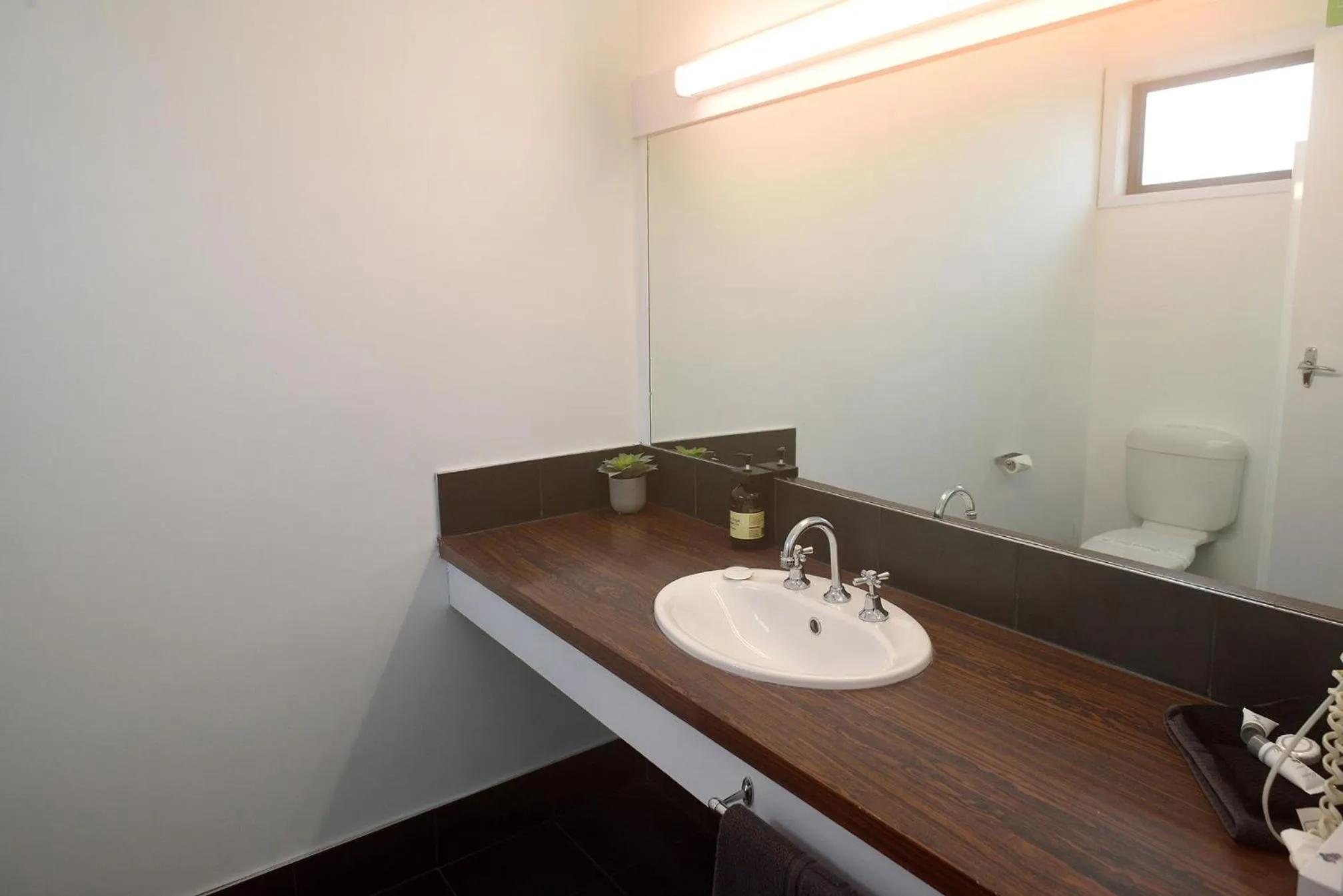 Bathroom in Glynlea Motel