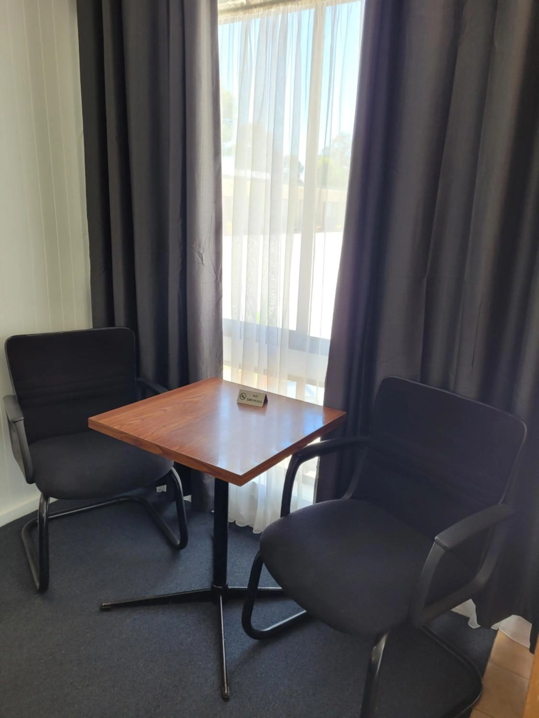 Seating area in Glynlea Motel