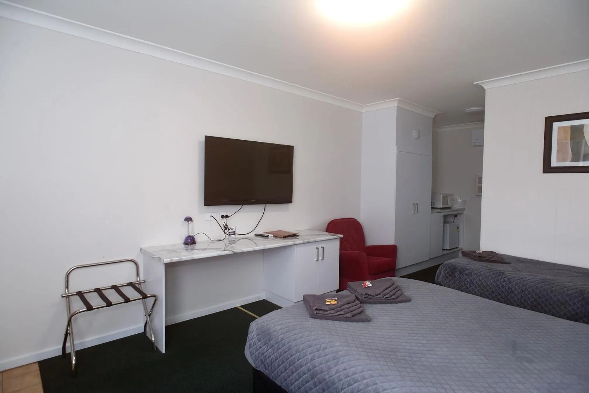 Bed in Glynlea Motel