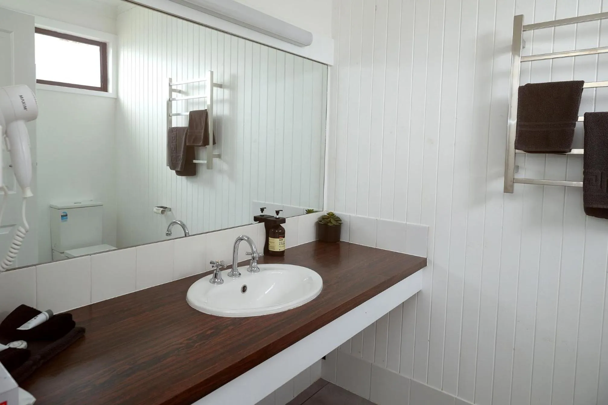 Bathroom in Glynlea Motel