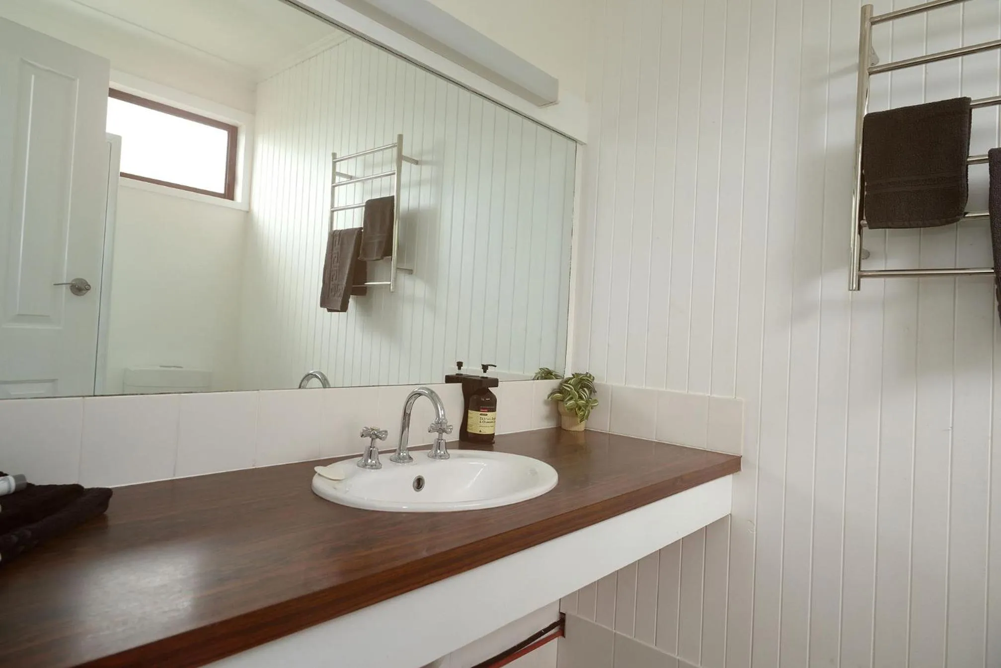 Bathroom in Glynlea Motel