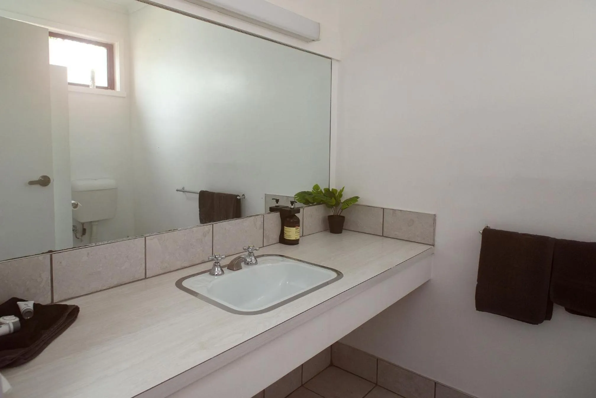 Bathroom in Glynlea Motel