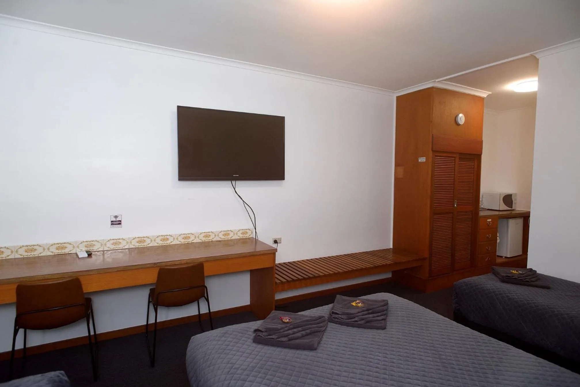 Bed in Glynlea Motel